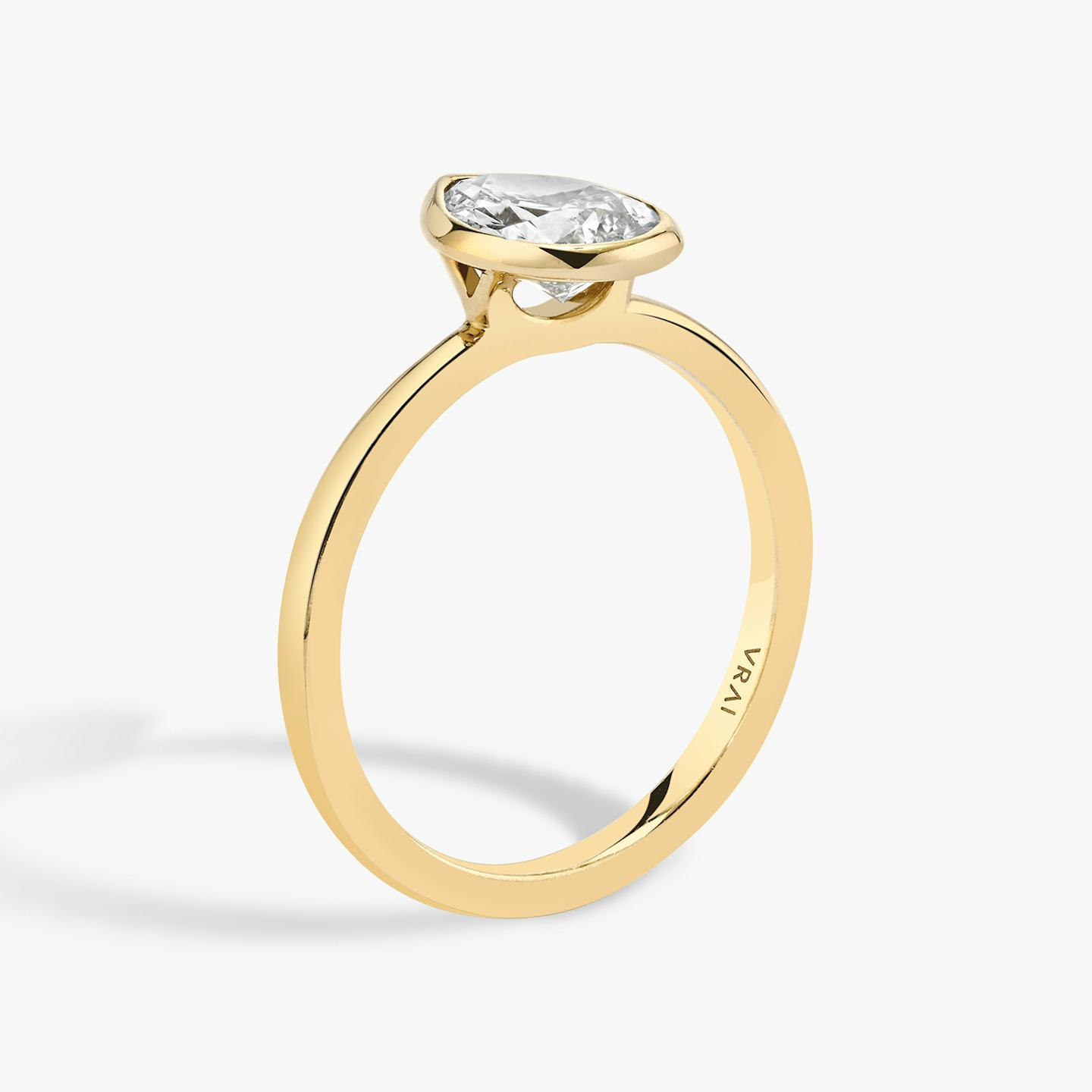 The Signature Bezel | Pear | 18k | 18k Yellow Gold | Band: Plain | Diamond orientation: vertical | Carat weight: See full inventory