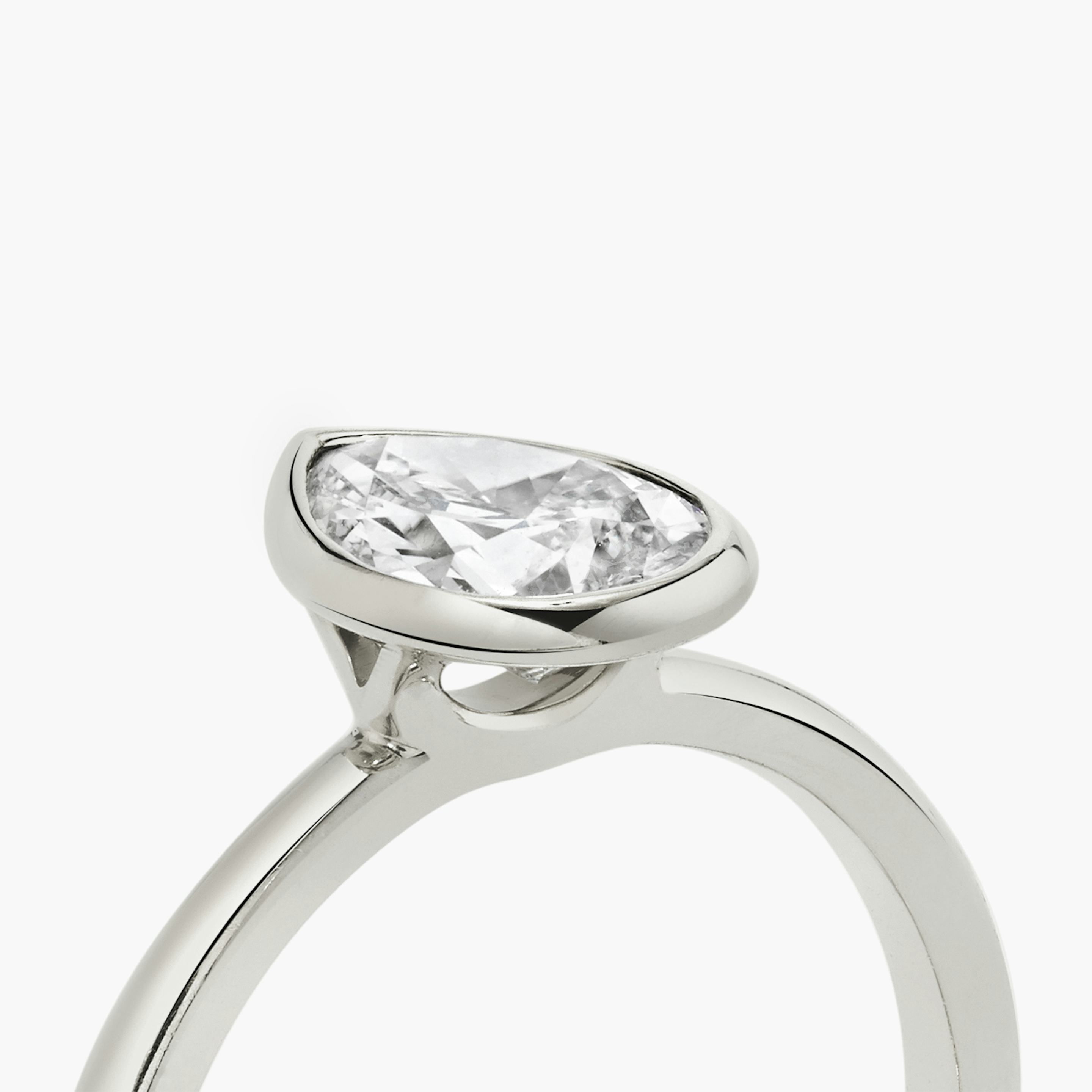 The Signature Bezel | Pear | 18k | 18k White Gold | Band: Plain | Diamond orientation: vertical | Carat weight: See full inventory