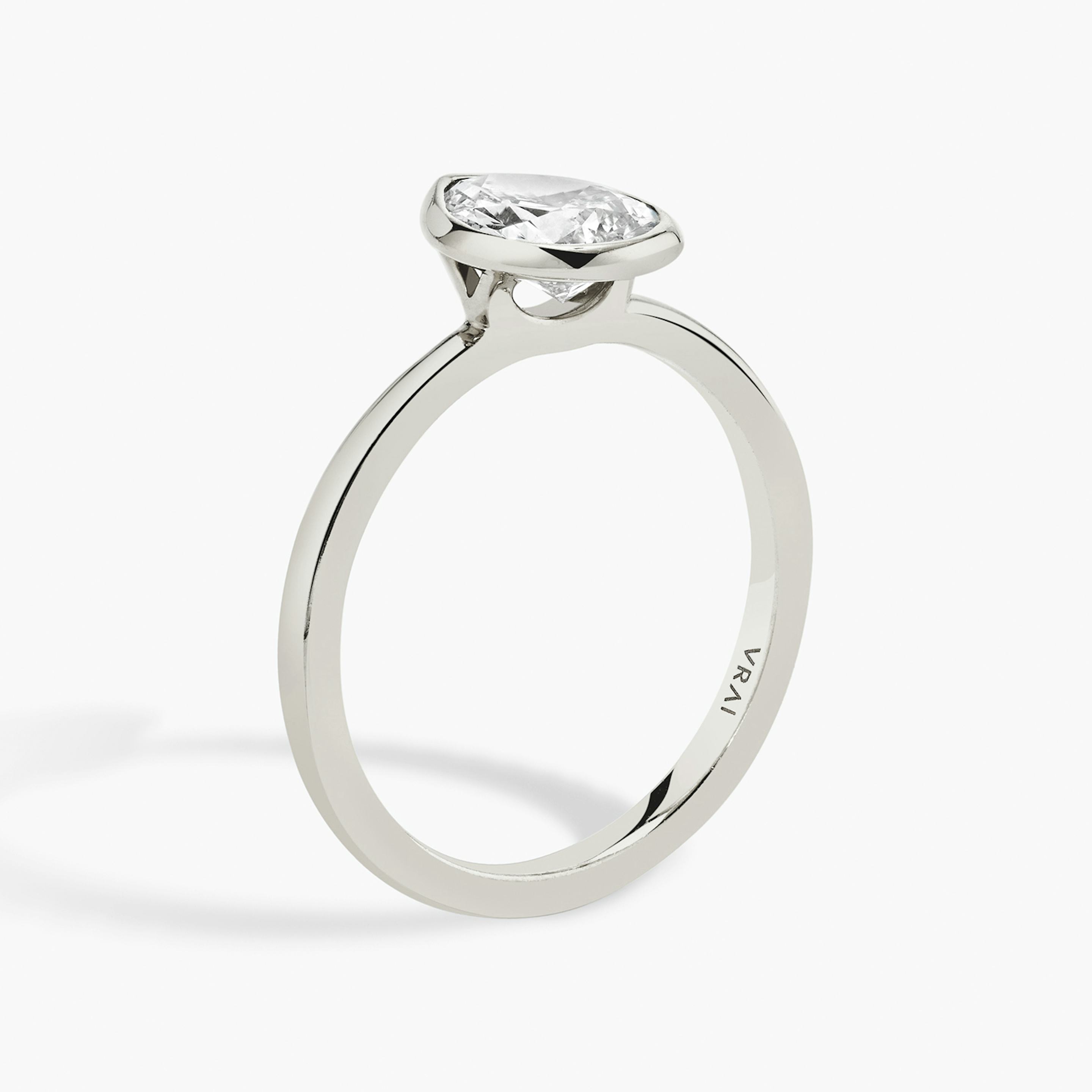 The Signature Bezel | Pear | 18k | 18k White Gold | Band: Plain | Diamond orientation: vertical | Carat weight: See full inventory