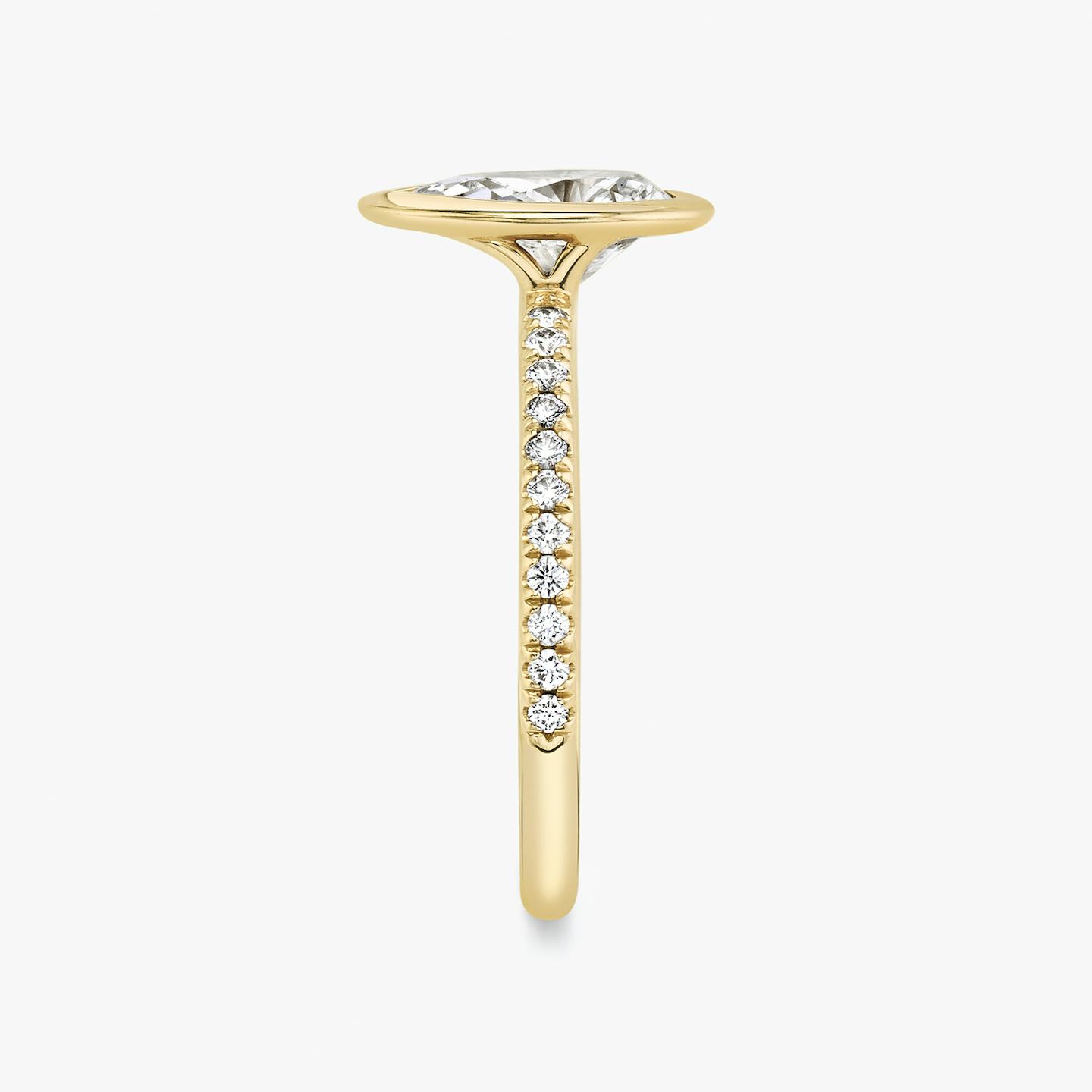The Signature Bezel | Pear | 18k | 18k Yellow Gold | Band: Pavé | Diamond orientation: vertical | Carat weight: See full inventory