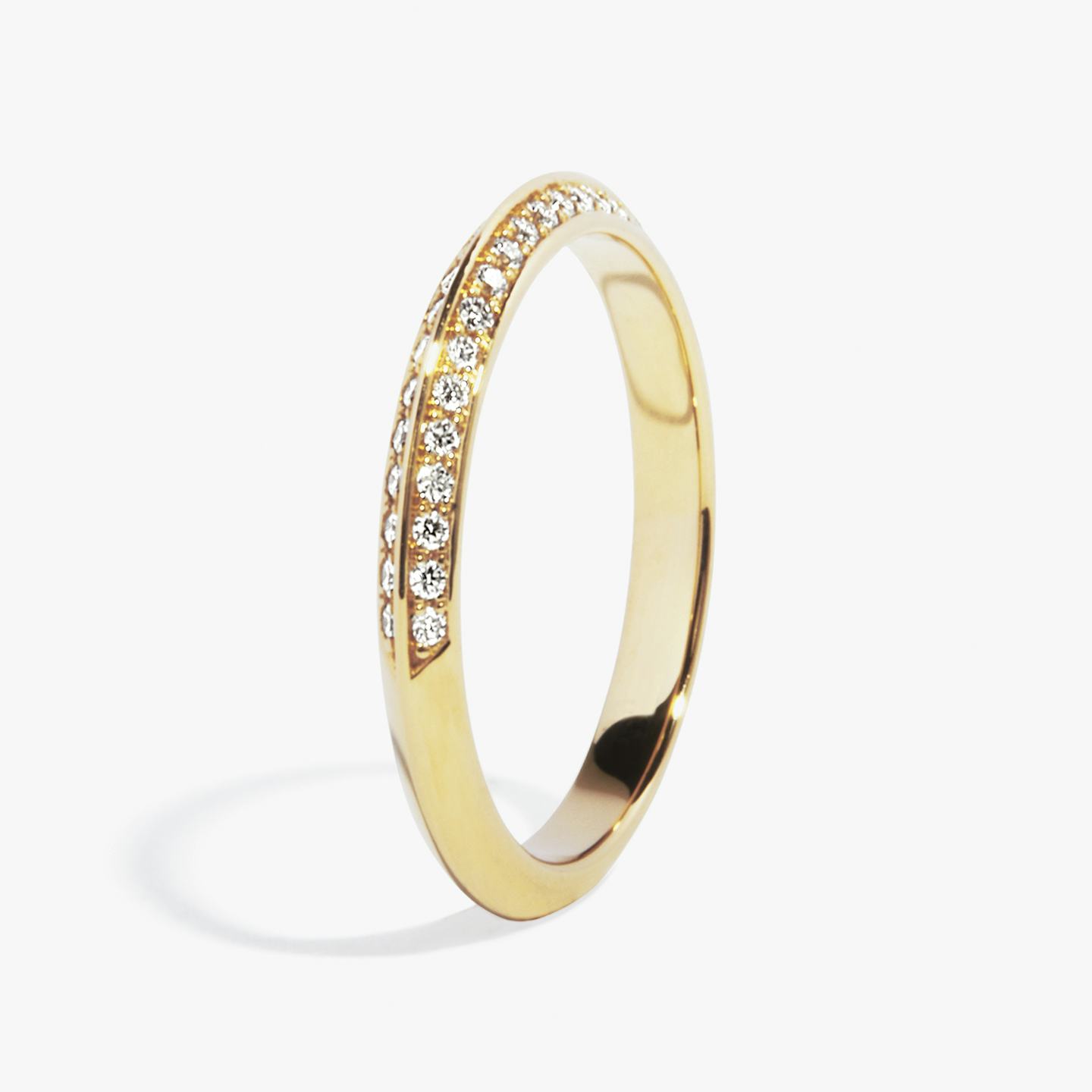 The Knife-Edge Band | Round Brilliant | 18k | 18k Yellow Gold | Band: Pavé