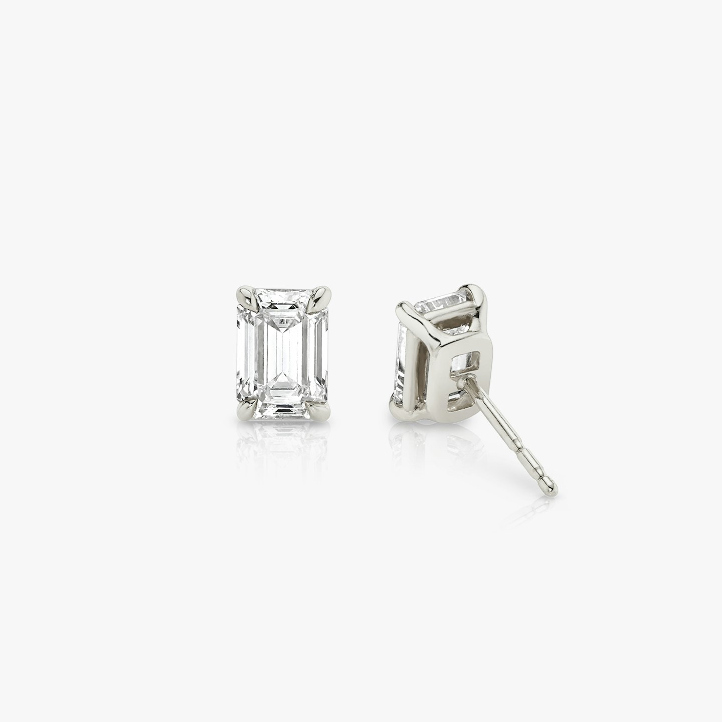 Solitaire Diamond Studs Closeup image of Solitaire Diamond Studs
