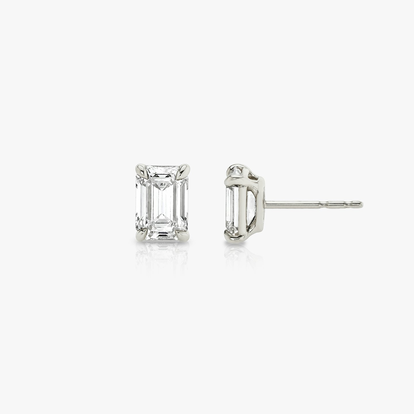 Solitaire Diamond Studs Closeup image of Solitaire Diamond Studs