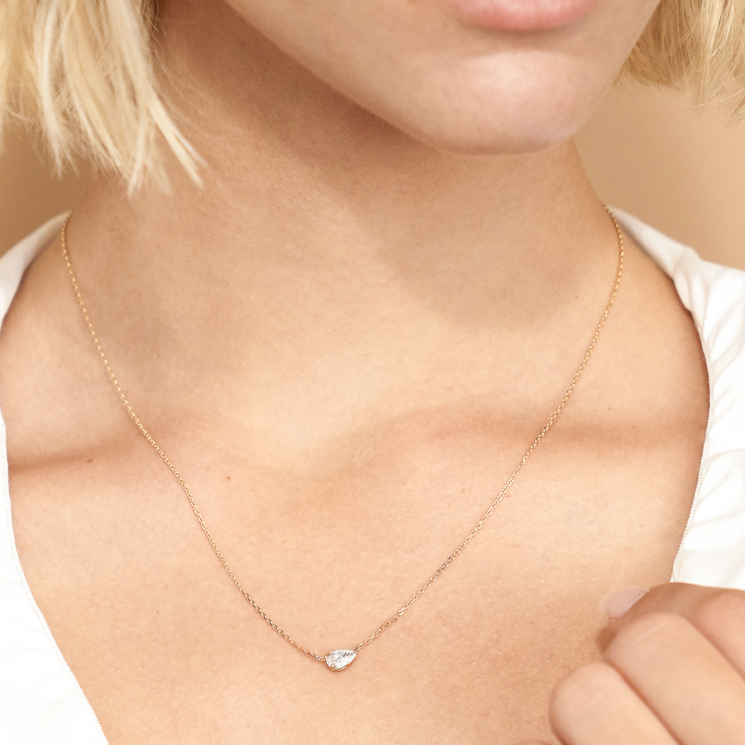 VRAI Solitaire Round Brilliant Necklaces