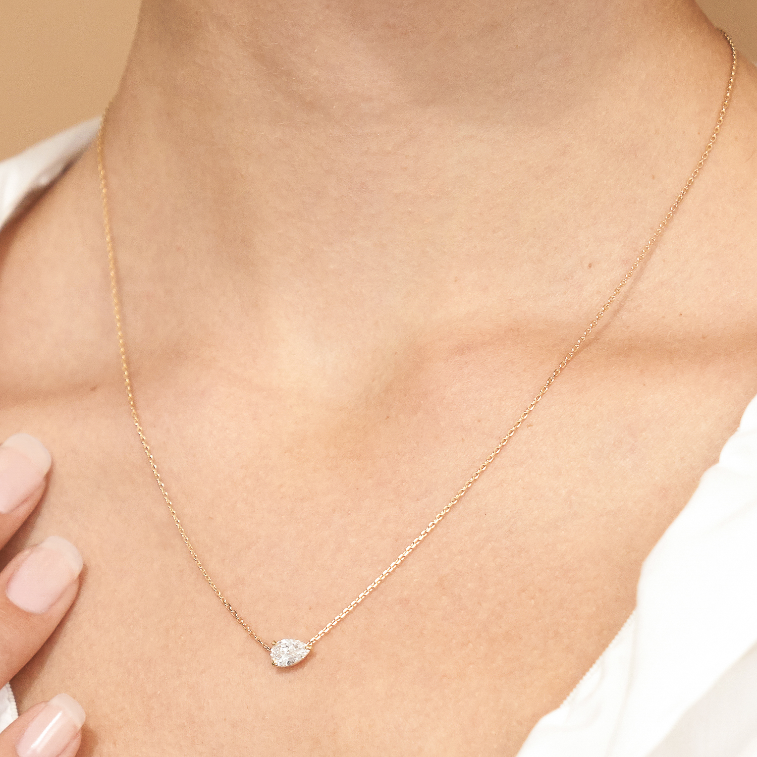 VRAI V Solitaire Round Brilliant Necklaces