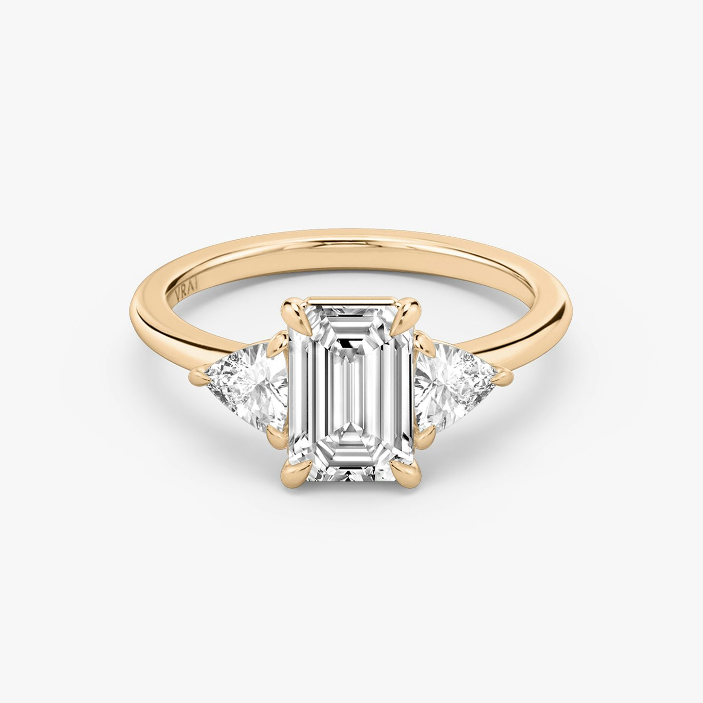 Three Stone | Emerald | 14k | 14k Roségold | Ring: Schlicht | Karatgewicht der Seitensteine: 1/4 | Form der Seitensteine: Trillant | Diamantausrichtung: vertical | Karatgewicht: Gesamtbestand ansehen