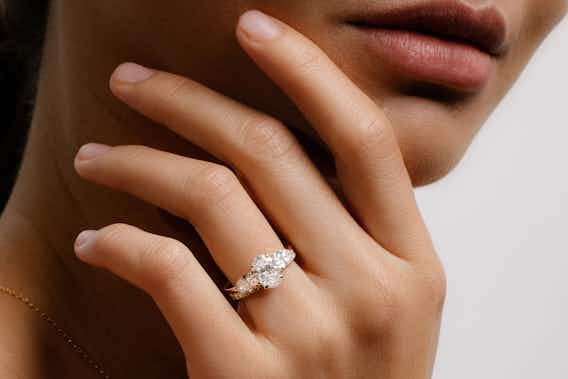 La nouvelle bague de fiançailles Three Stones