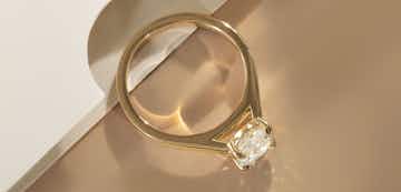 Yellow gold engagement ring 