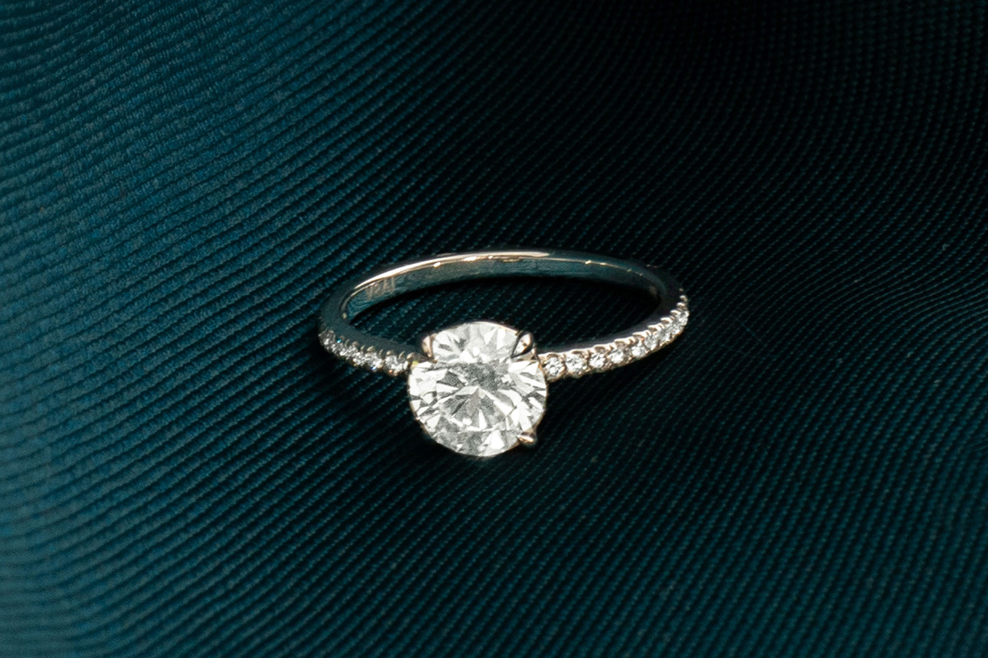 The round brilliant signature engagement ring with pave band