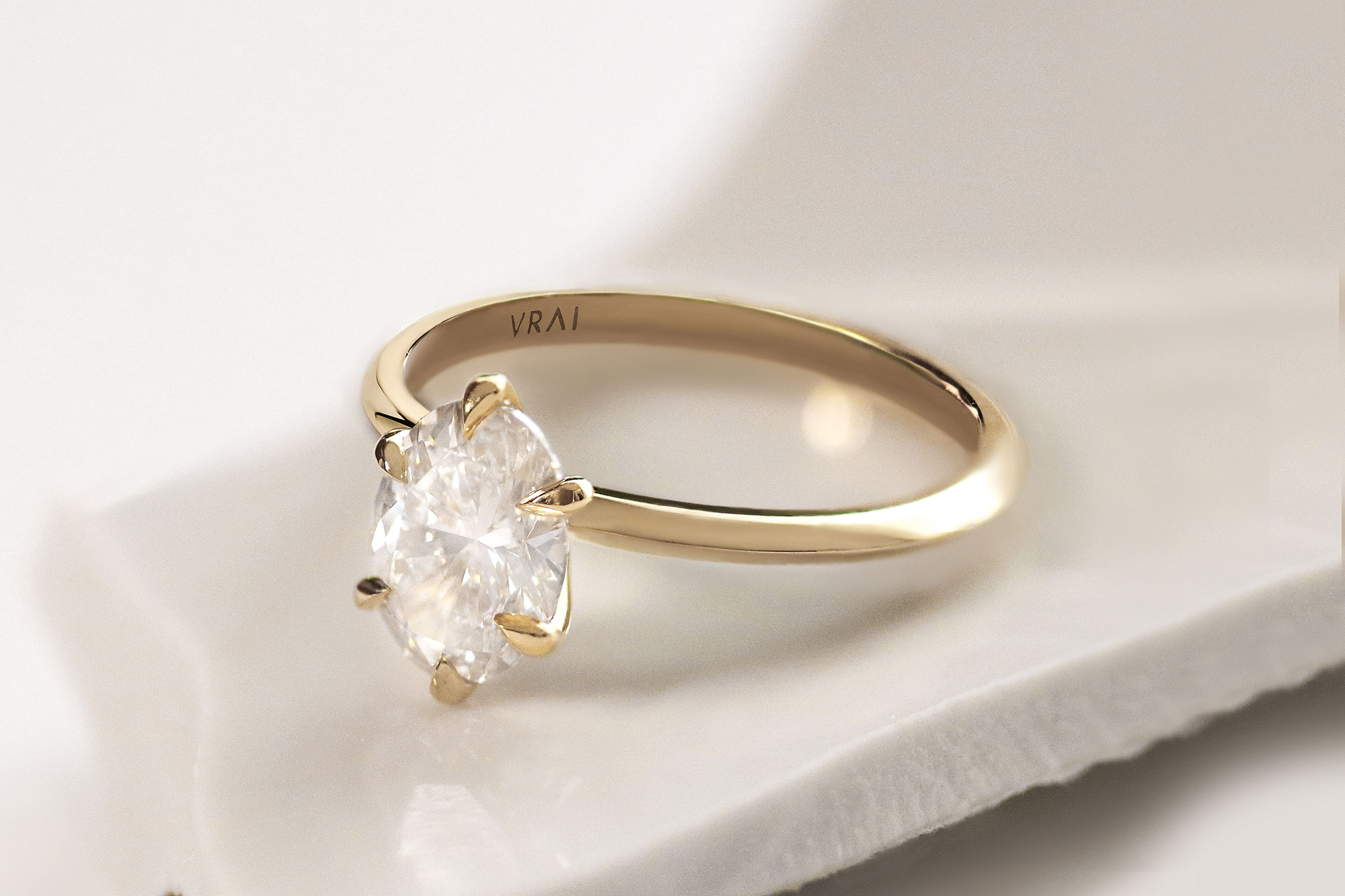 The oval knife edge engagement ring with yellow gold band