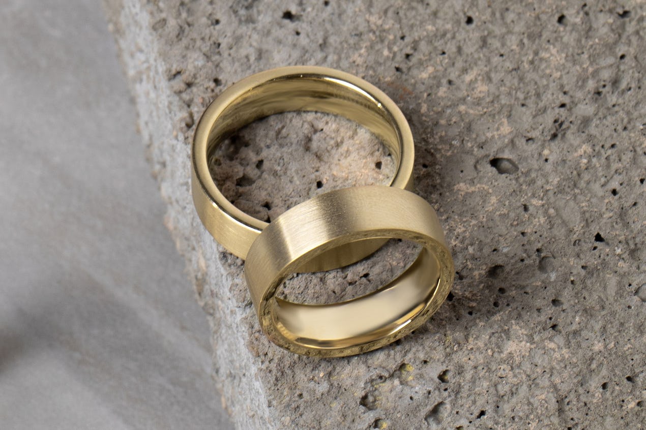 The Brushed Flat Wedding Band in yellow gold 