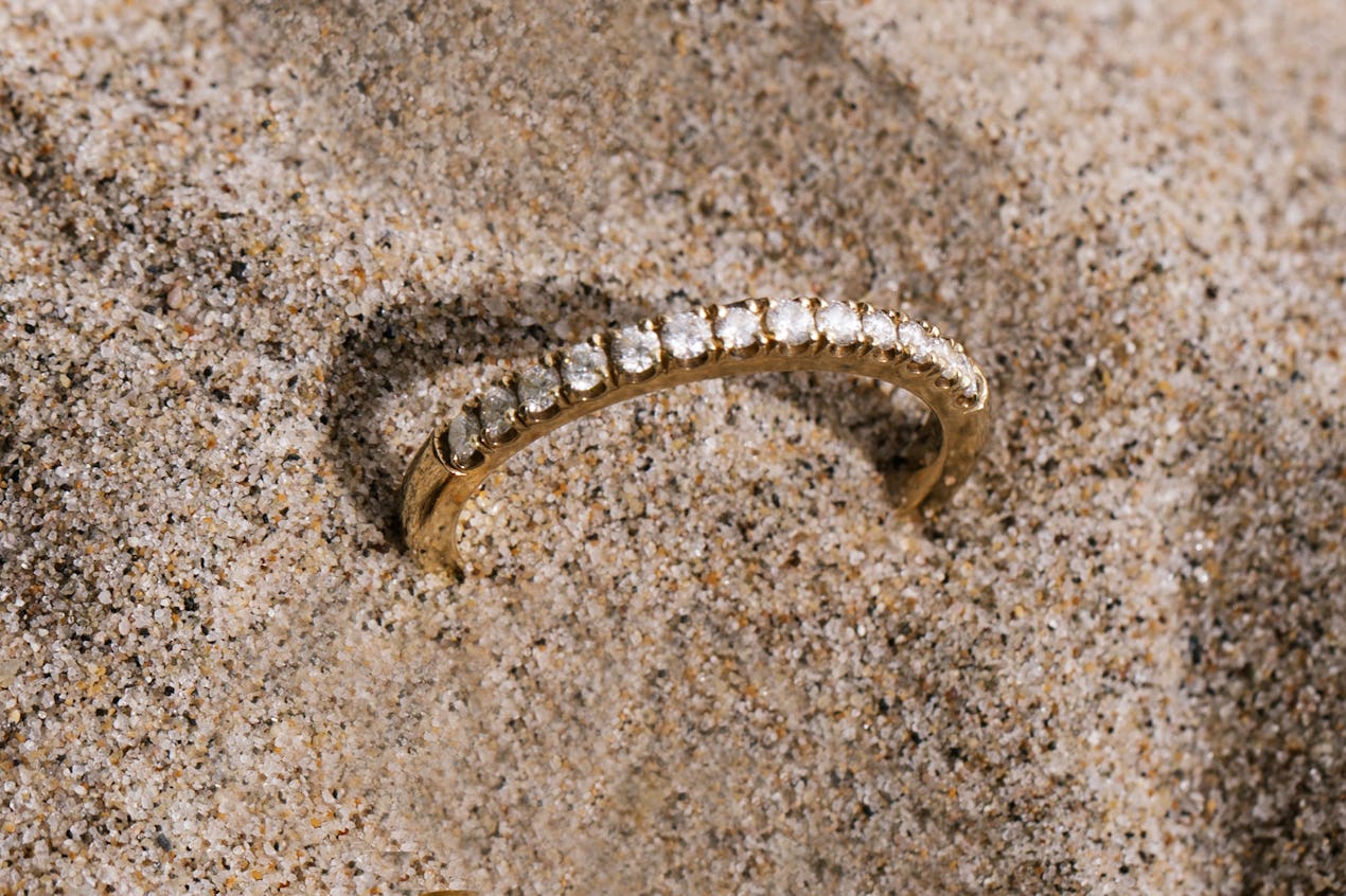 Half pave wedding band in yellow gold 