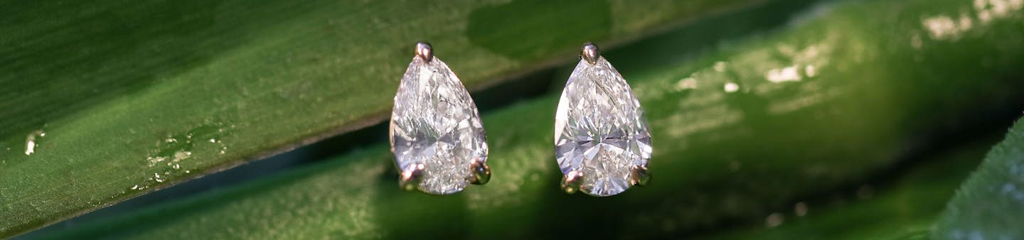 Solitaire pear studs, yellow gold setting, lab-grown diamonds