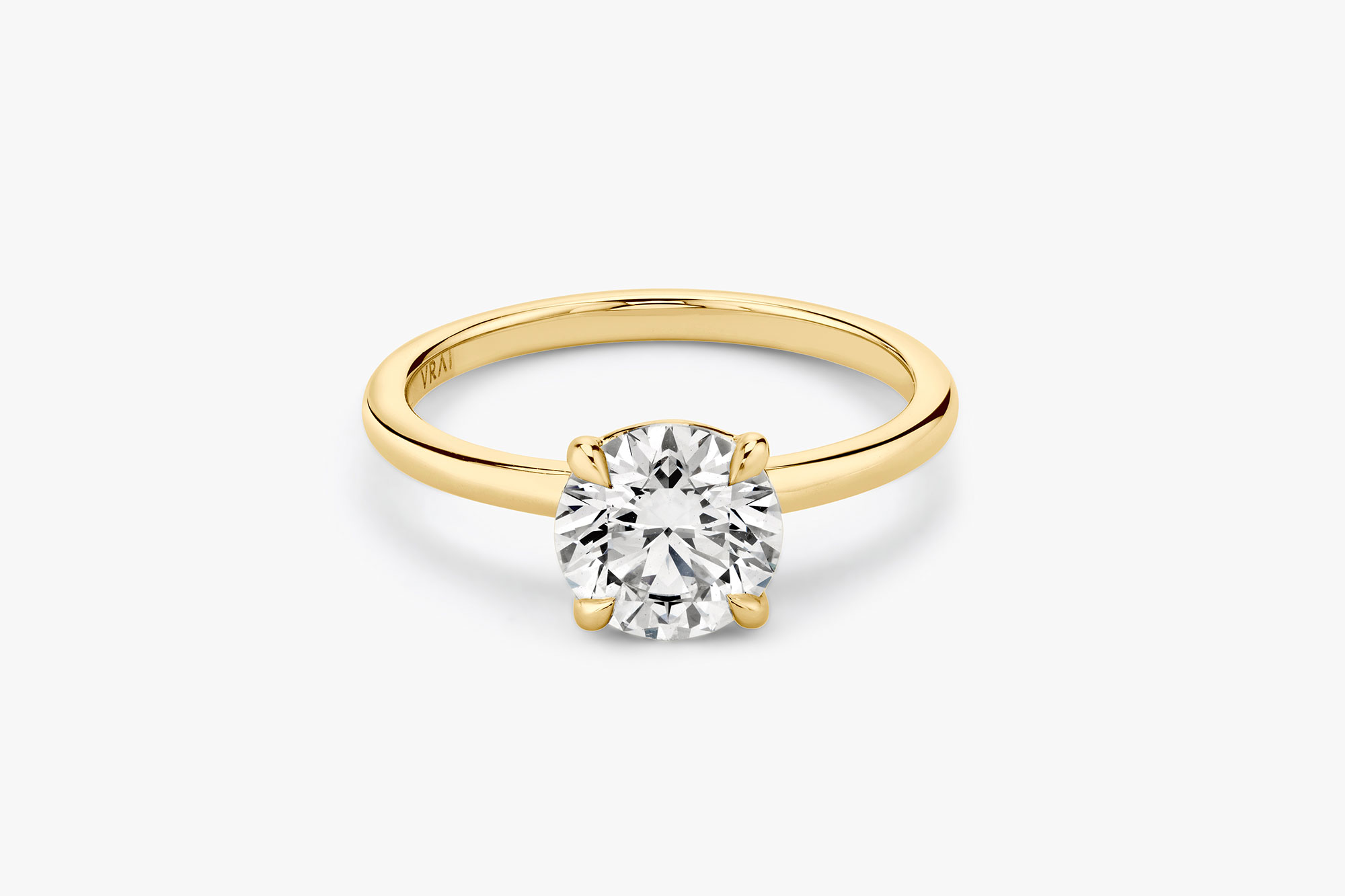 The Signature solitaire ring in 18k yellow gold with a round brilliant cut diamond