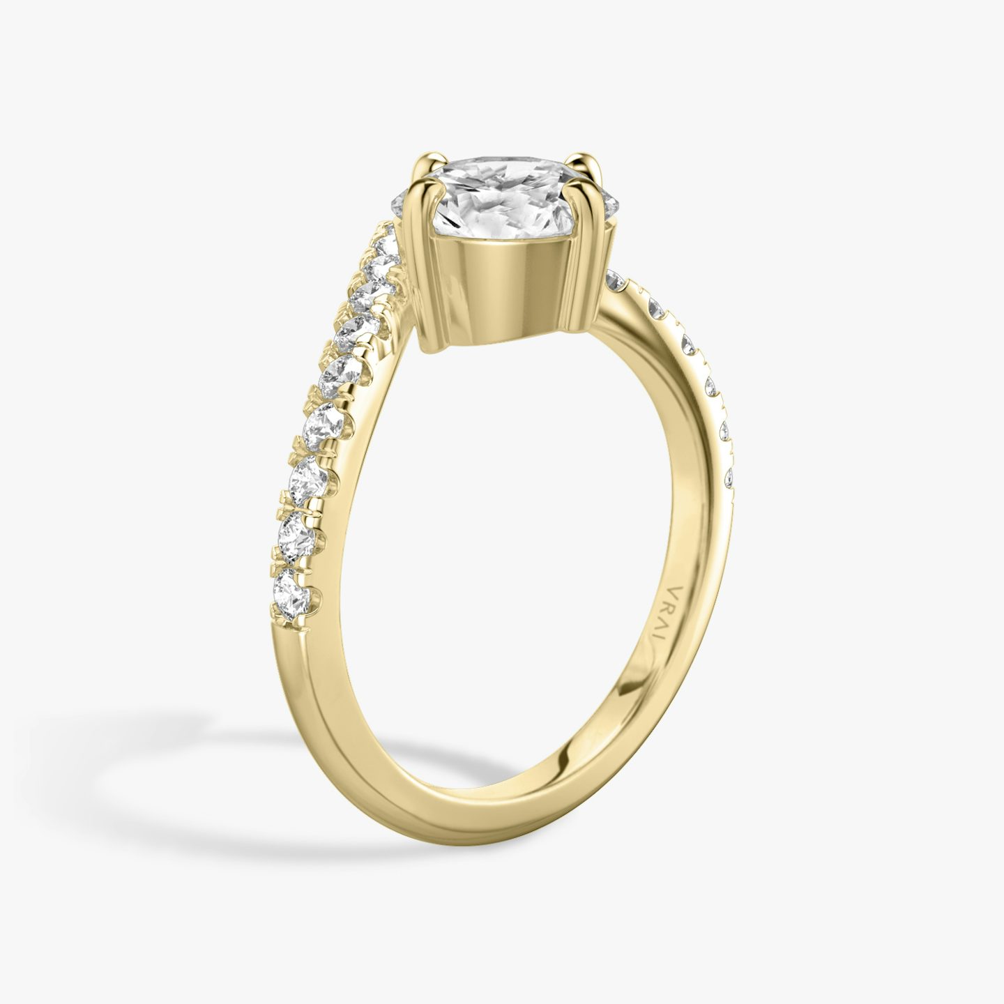 Bague de fiançailles Signature V | Rond Brillant | 18k | Or jaune 18 carats | Anneau: Pavé | Poids en carats: 1½ | Orientation du diamant: vertical