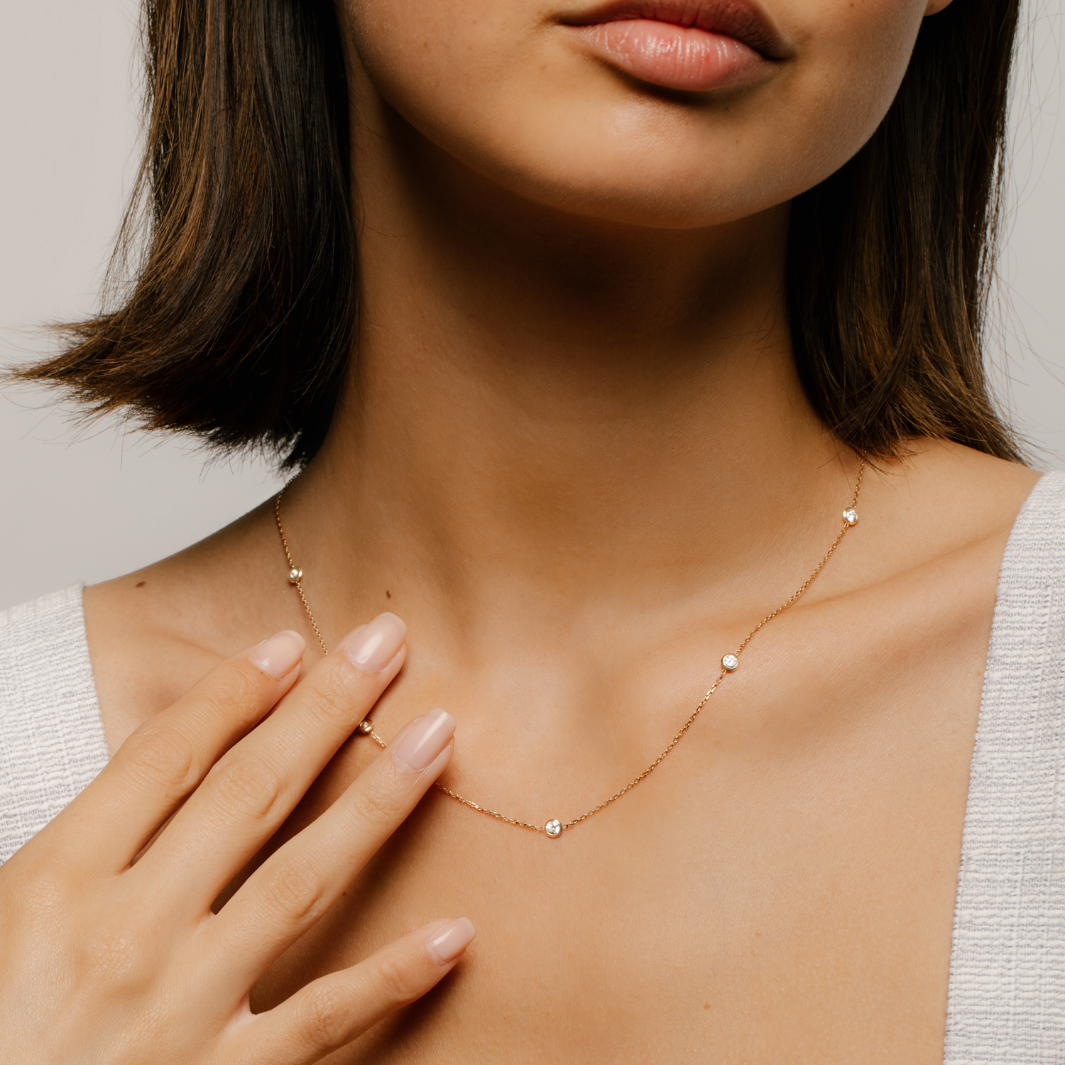 VRAI V Solitaire Necklace