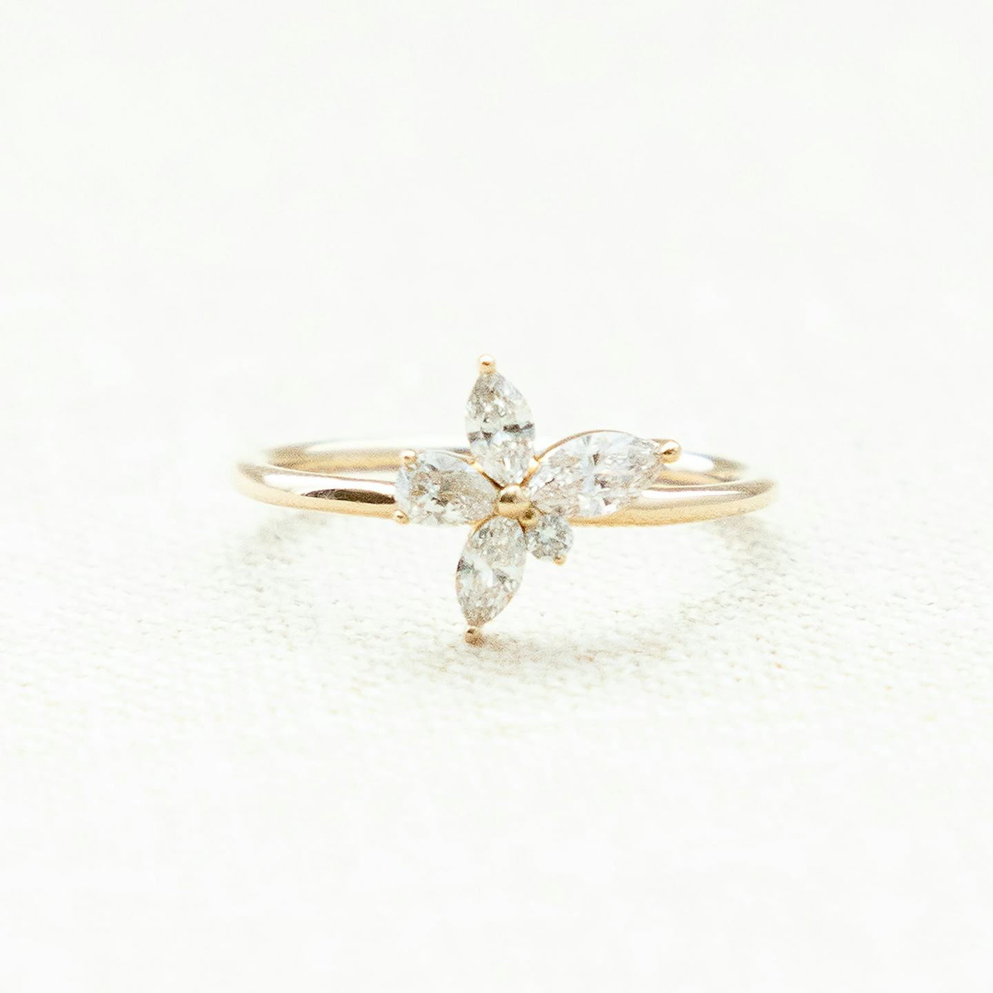 Bague Perennial | round-brilliant+pear+marquise | 14k | Or jaune 18 carats