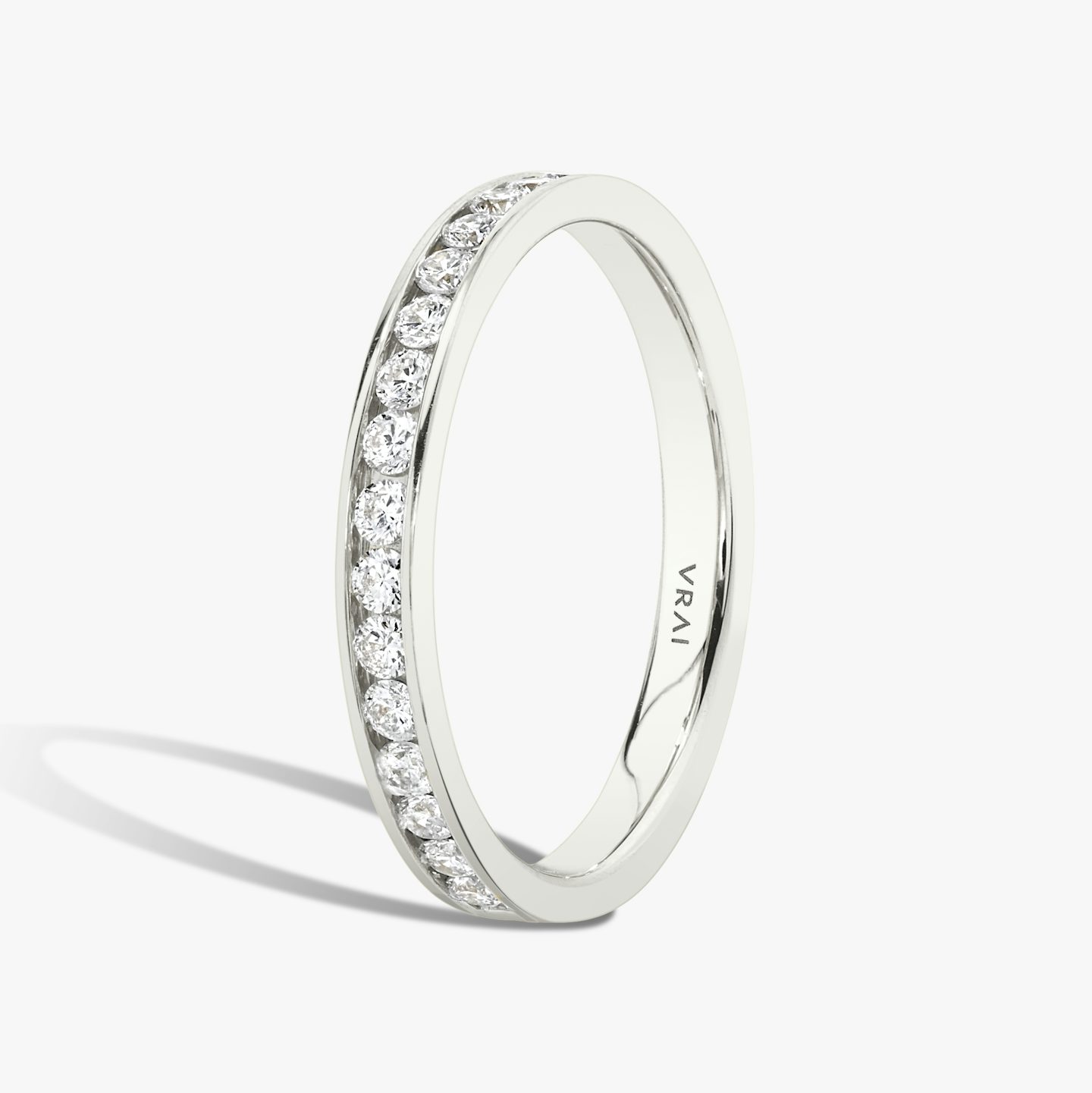Alliance Devotion | Rond Brillant | 18k | Or blanc 18 carats | Modèle d'anneau: Diamant demi-tour | Largeur de l'anneau: Grand