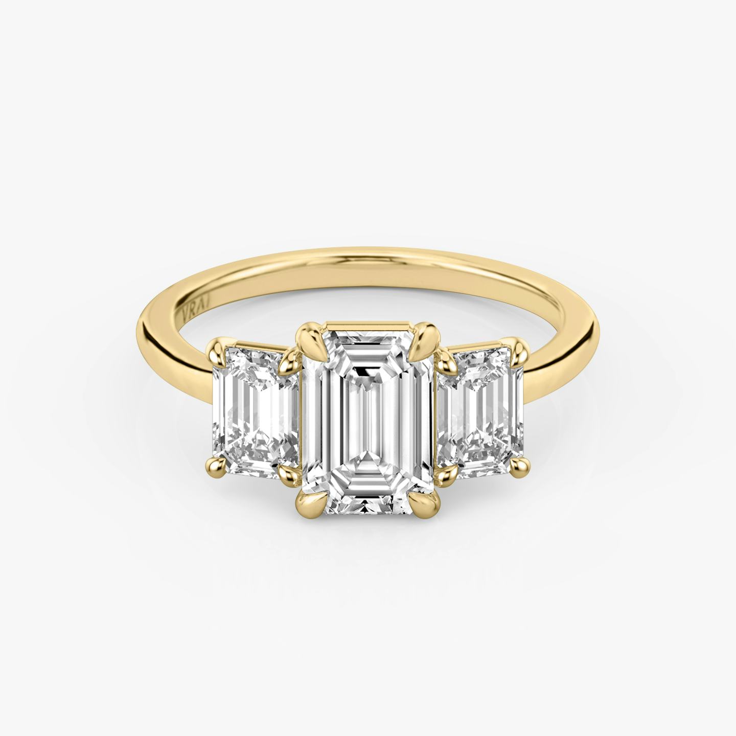 Three Stone | Emerald | 18k | 18k Gelbgold | Ring: Schlicht | Karatgewicht der Seitensteine: 1/2 | Form der Seitensteine: Emerald | Diamantausrichtung: vertical | Karatgewicht: Gesamtbestand ansehen