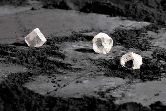 Cubic Zirconia vs Diamonds: What's the Difference & How to Tell
