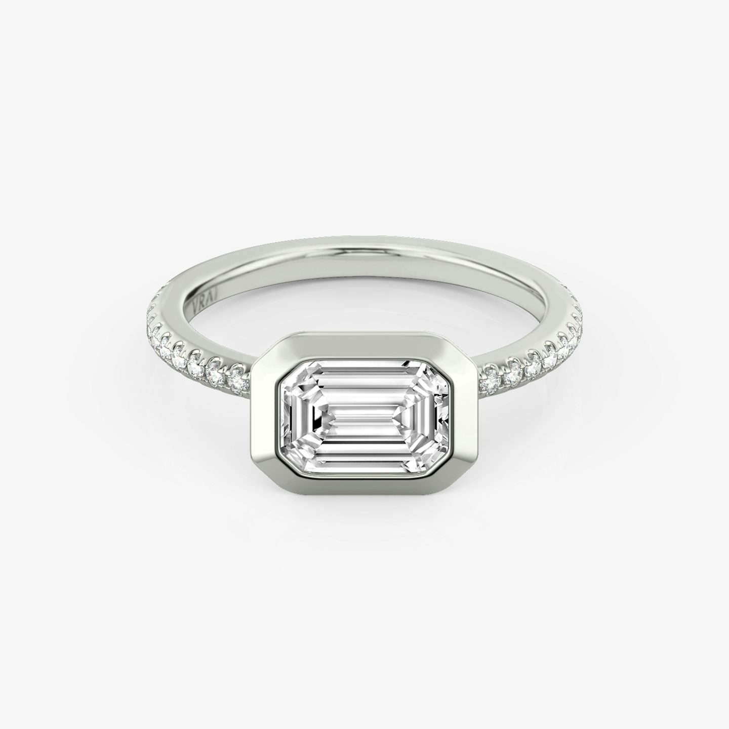 The Signature Bezel | Emerald | 18k | 18k White Gold | Band: Pavé | Diamond orientation: Horizontal | Carat weight: See full inventory