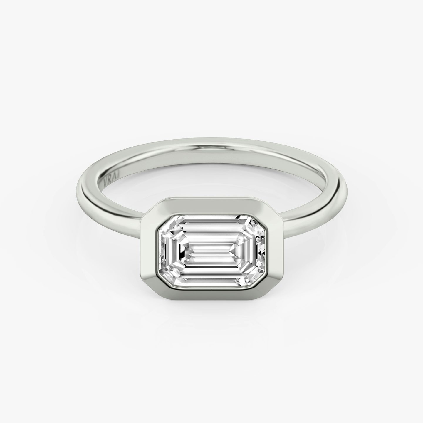 The Signature Bezel | Emerald | 18k | 18k White Gold | Band: Plain | Diamond orientation: Horizontal | Carat weight: See full inventory