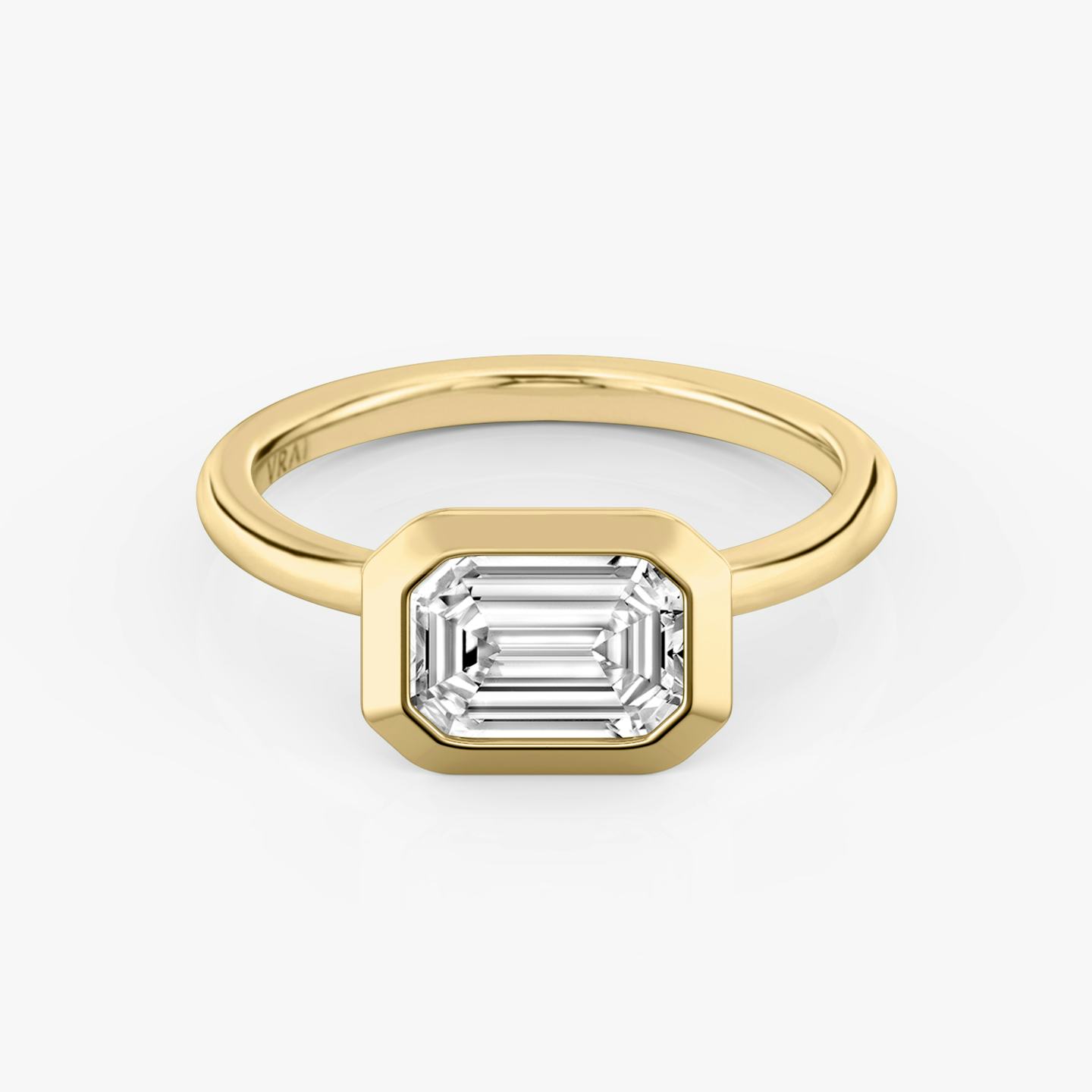 The Signature Bezel | Emerald | 18k | 18k Yellow Gold | Band: Plain | Diamond orientation: Horizontal | Carat weight: See full inventory