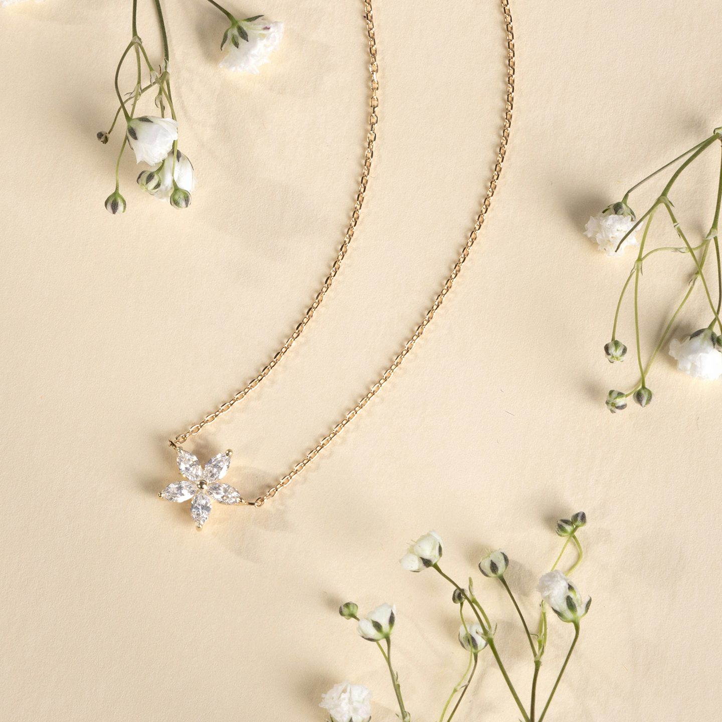Collar Blossom | Pavé Marquise | 14k | Oro blanco de 18 quilates | Longitud de la cadena: 16-18