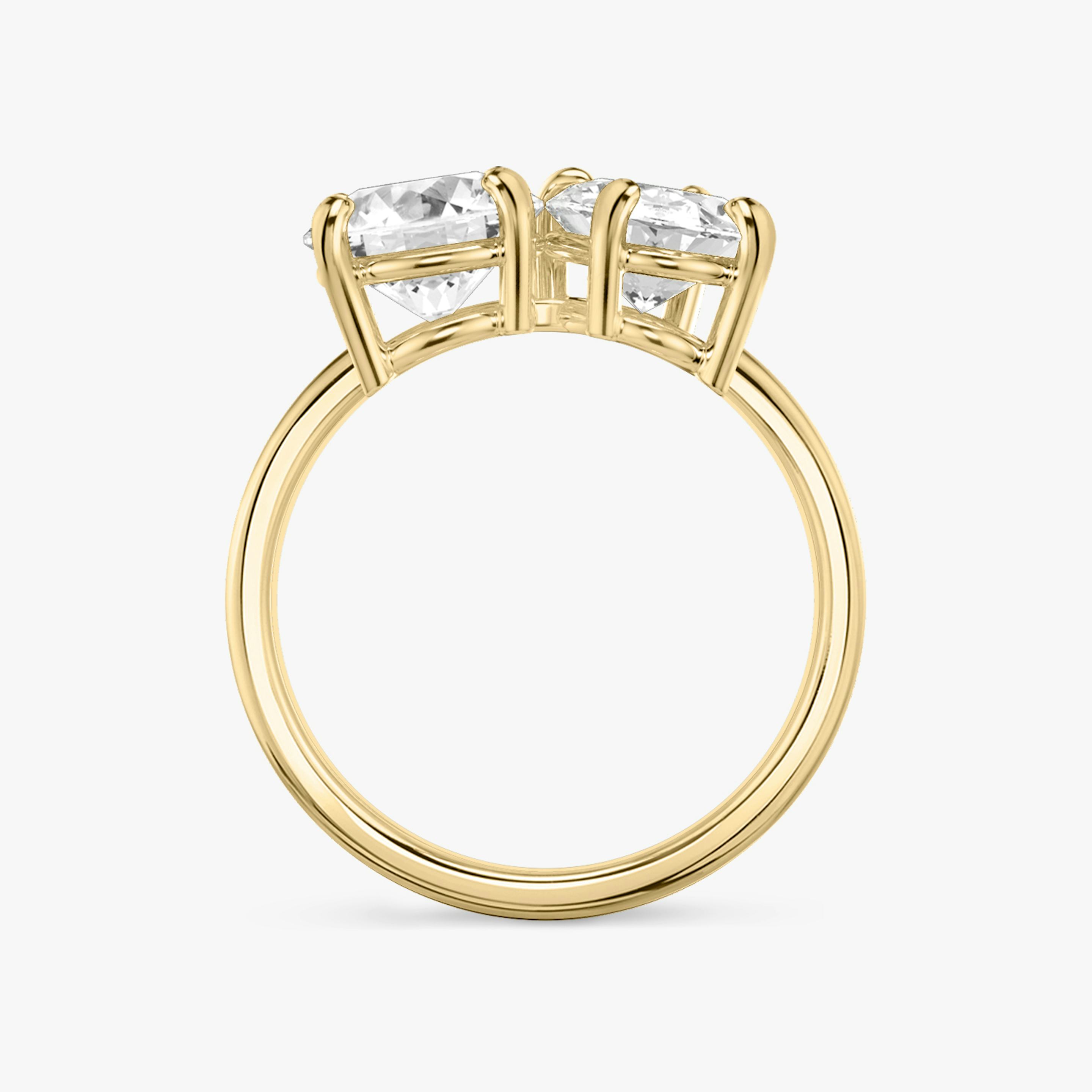 The Toi et Moi | Round Brilliant and Oval | 18k | 18k Yellow Gold | Band: Plain | Diamond orientation: vertical | Carat weight: See full inventory