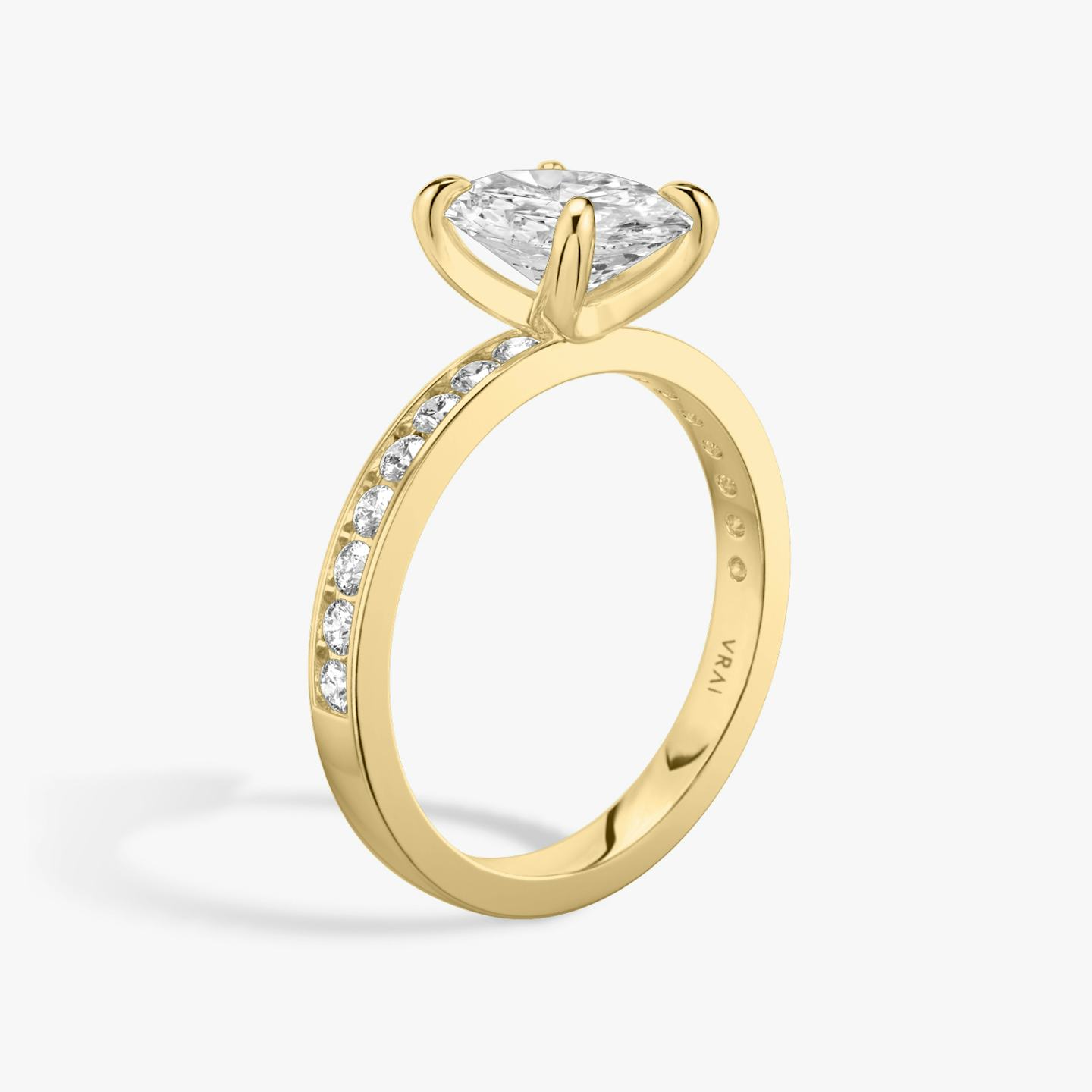 The Devotion | Oval | 18k | 18k Yellow Gold | Band stone shape: Round Brilliant | Band: Large | Diamond orientation: vertical | Carat weight: See full inventory