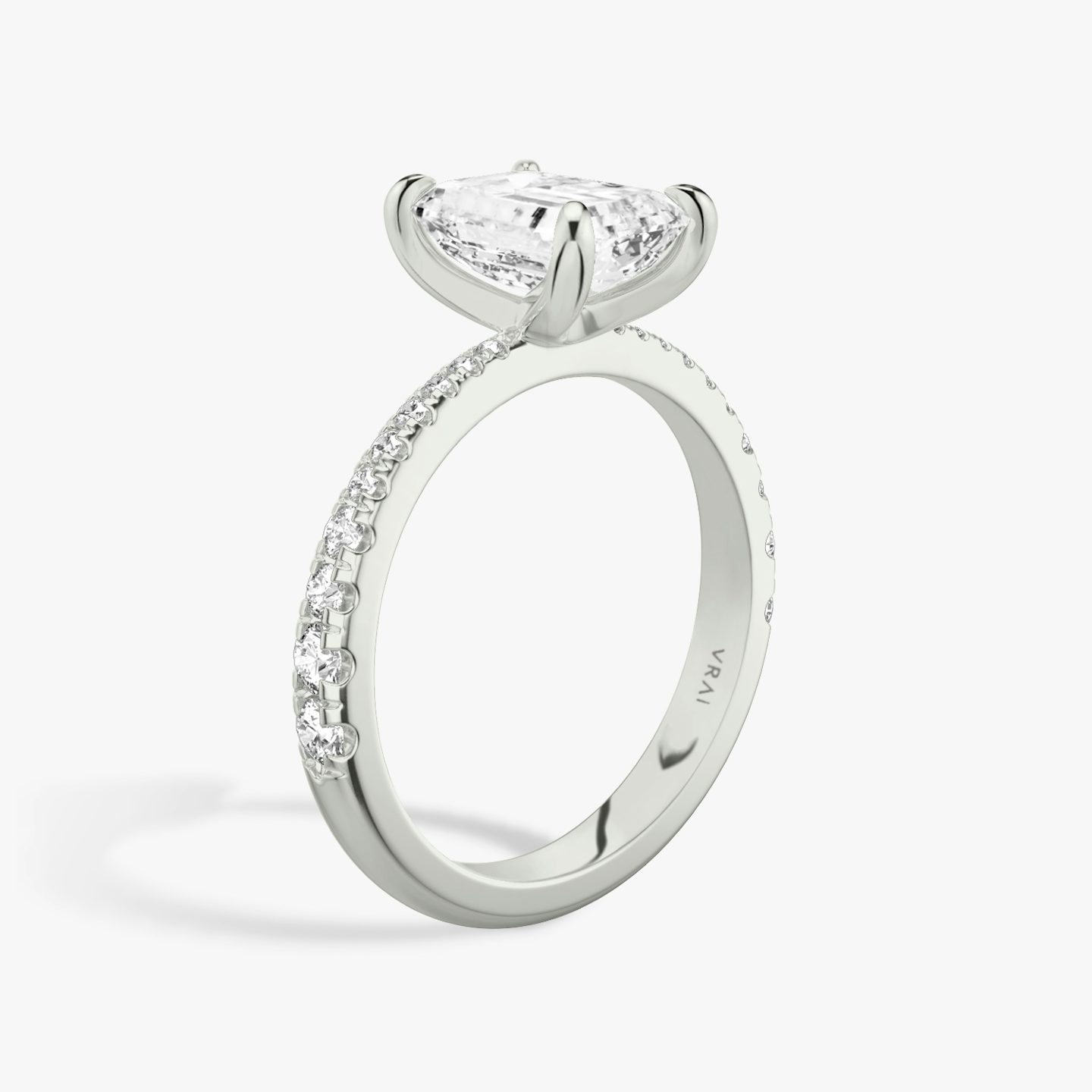 Tapered Classic | Emerald | 18k | 18k Weißgold | Ring: Pavé | Diamantausrichtung: vertical | Karatgewicht: Gesamtbestand ansehen