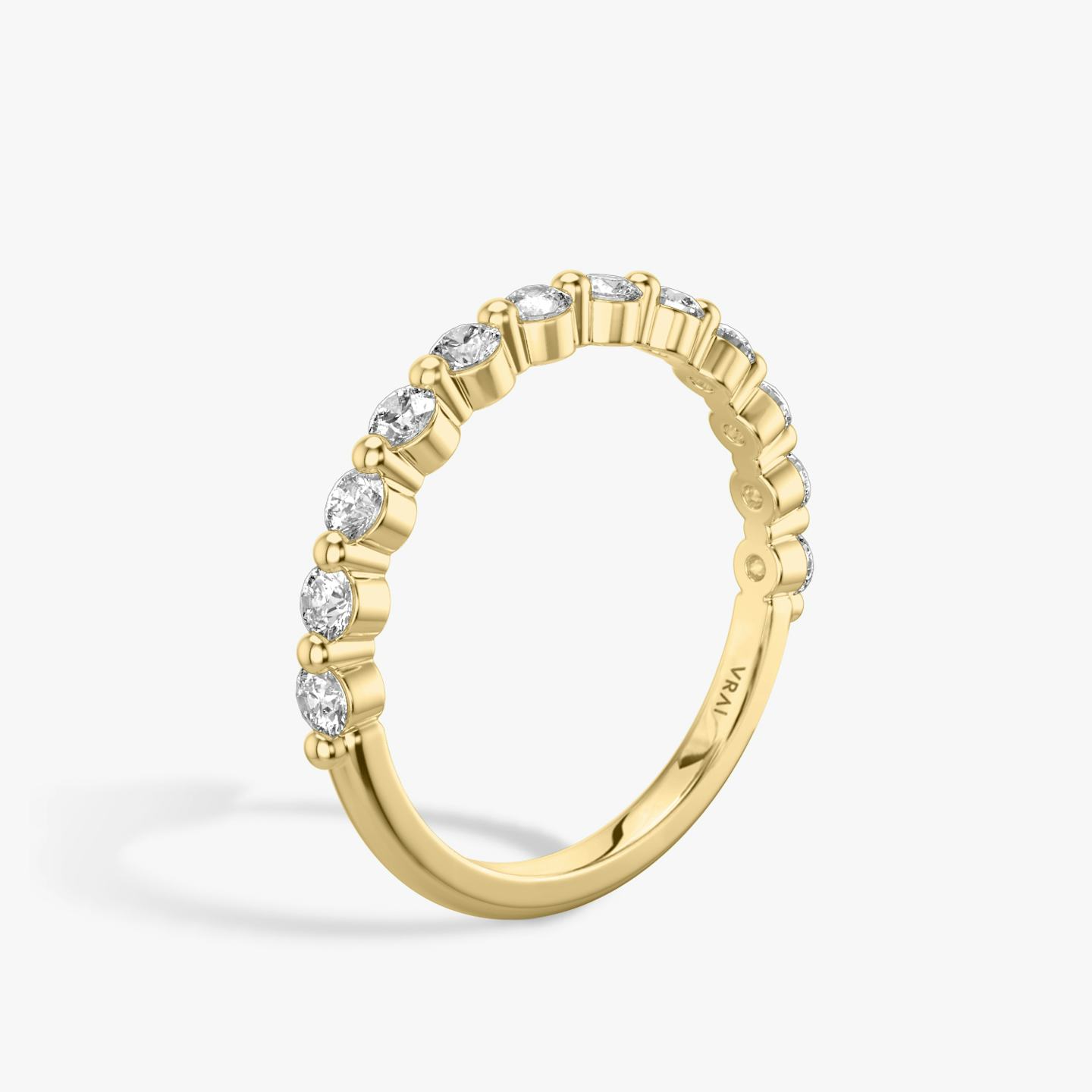 The Single Shared Prong Band | 18k | 18k Yellow Gold | Version: Large