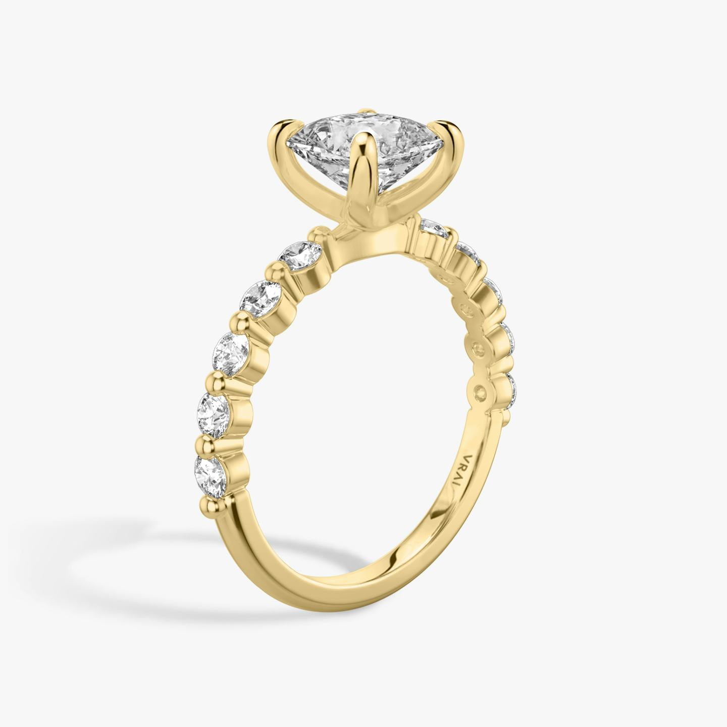 Single Shared Prong | Asscher | 18k | 18k Gelbgold | Ring: Large | Diamantausrichtung: vertical | Karatgewicht: Gesamtbestand ansehen