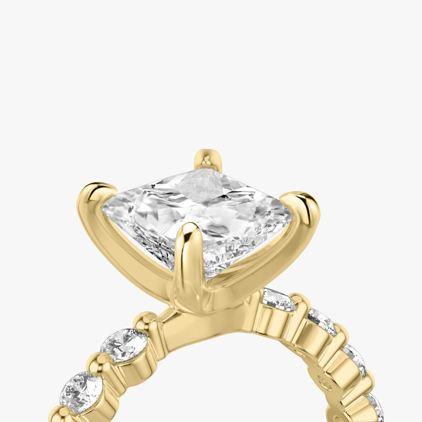 The Single Shared Prong | Princess | 18k | 18k Yellow Gold | Band: Plain | Band: Large | Diamond orientation: vertical | Carat weight: See full inventory