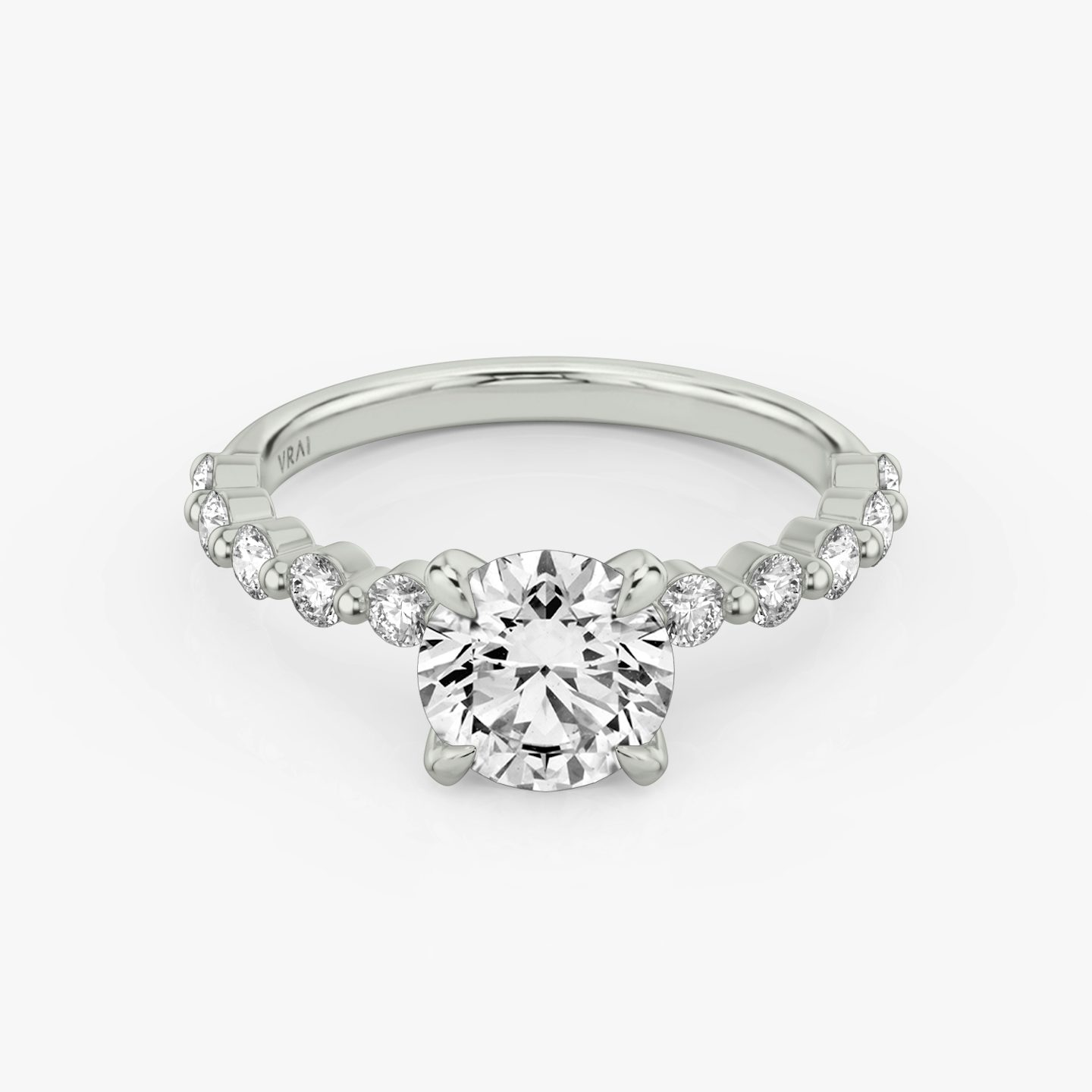 The Single Shared Prong | Round Brilliant | 18k | 18k White Gold | Band: Plain | Band: Large | Carat weight: 1½ | Diamond orientation: vertical