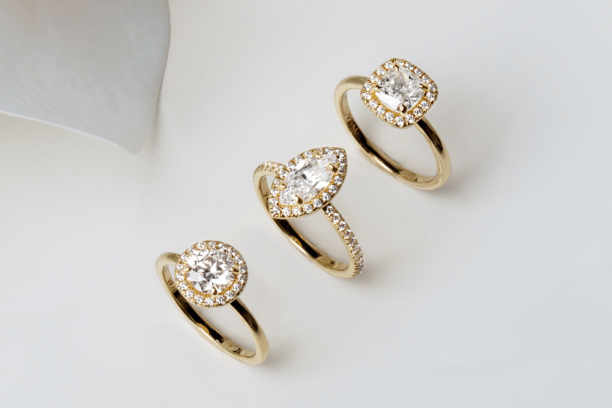 Round outlet cushion diamond