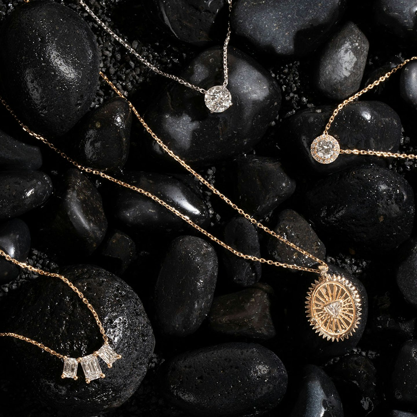 Arc Necklace | Emerald | 14k | 18k Yellow Gold | Chain length: 16-18 | Diamond size: Large | Diamond count: 3