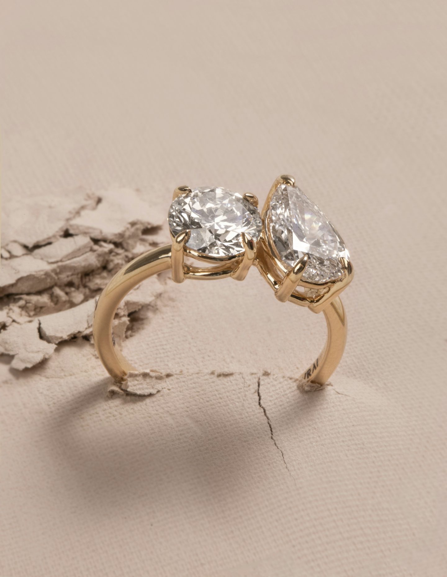 The Toi et Moi | Round Brilliant and Pear | 18k | 18k Yellow Gold | Band: Plain | Diamond orientation: vertical | Carat weight: See full inventory