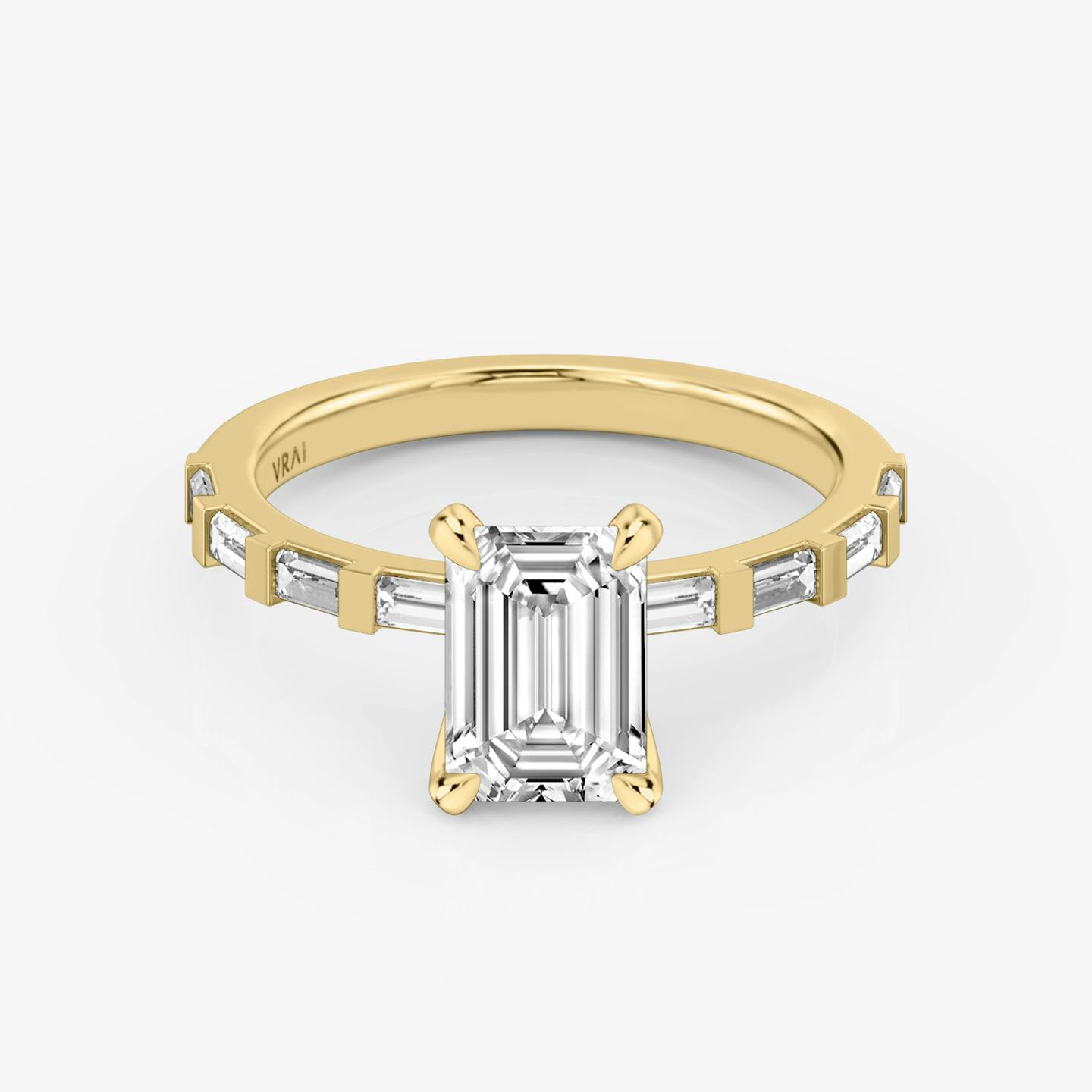 The Baguette Bar | Emerald | 18k | 18k Yellow Gold | Diamond orientation: vertical | Carat weight: See full inventory