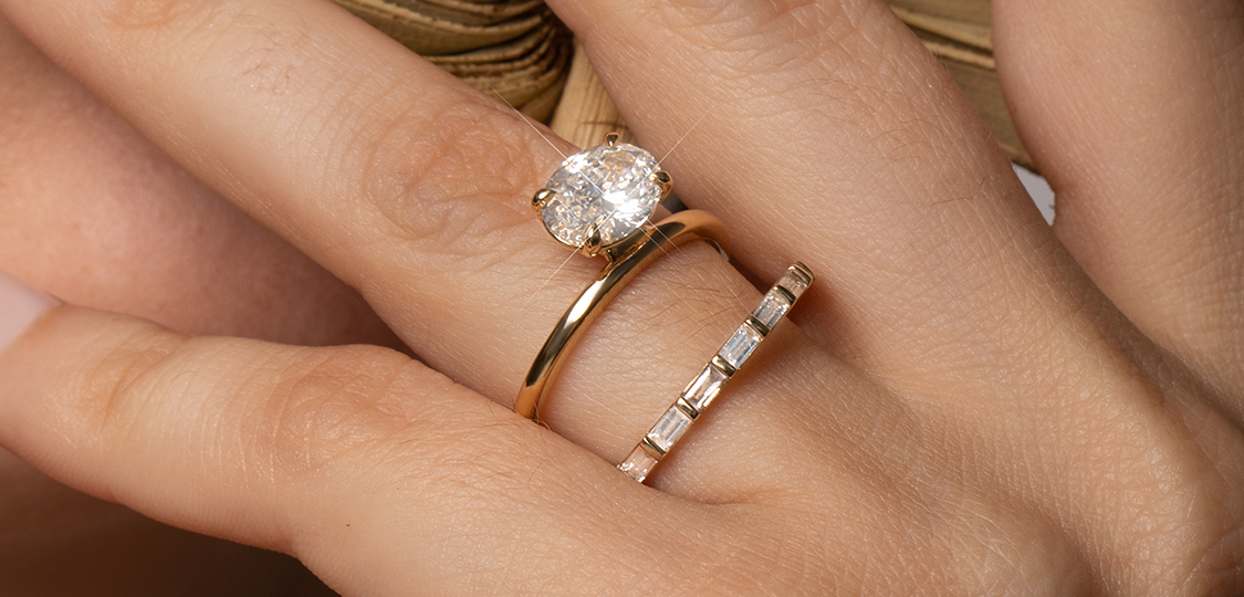 Halo Diamond Oval Moissanite Ring Set Rose Gold V Diamond Wedding Band