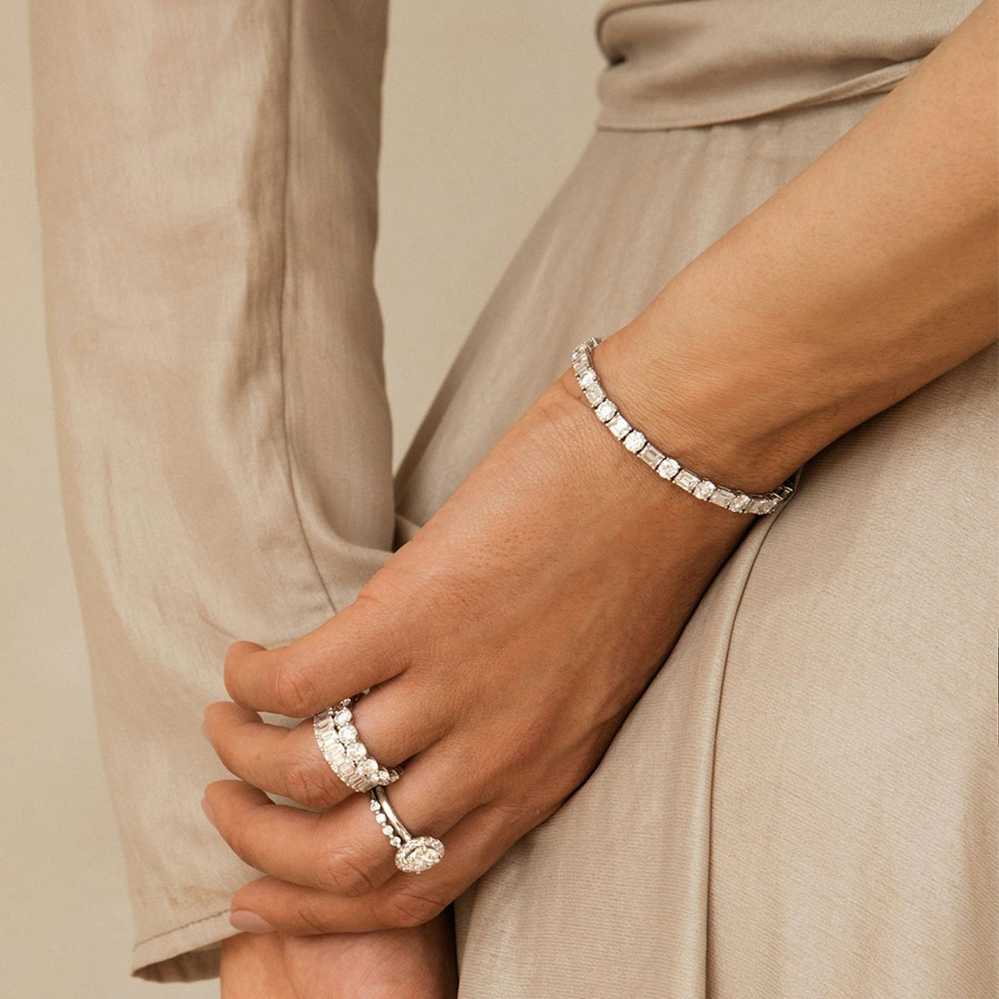 Mixed Shape Bracelet | Round Brilliant and Emerald | 14k | 18k White Gold | Chain length: 7 | Diamond size: Original