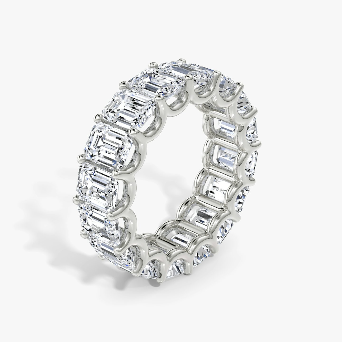 Anillo Eternity  | Esmeralda | 18k | Oro blanco de 18 quilates | Estilo del anillo: Diamantes alrededor | Peso en quilates: 8