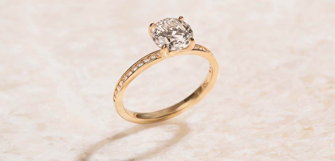 Article 1627 Gold Diamond Ring