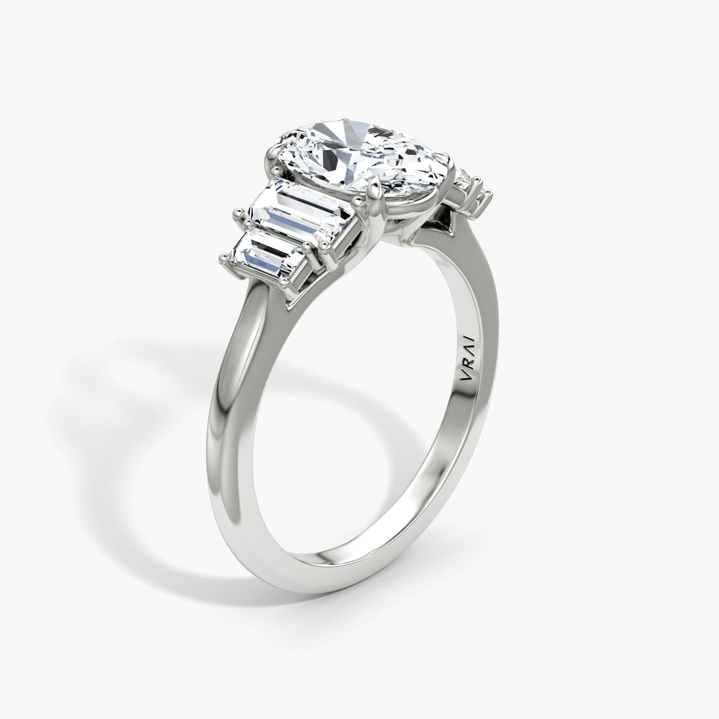 Bague de fiançailles Five Stone Heirloom | Ovale | 18k | Or blanc 18 carats | Orientation du diamant: vertical | Poids en carats: Voir le stock total