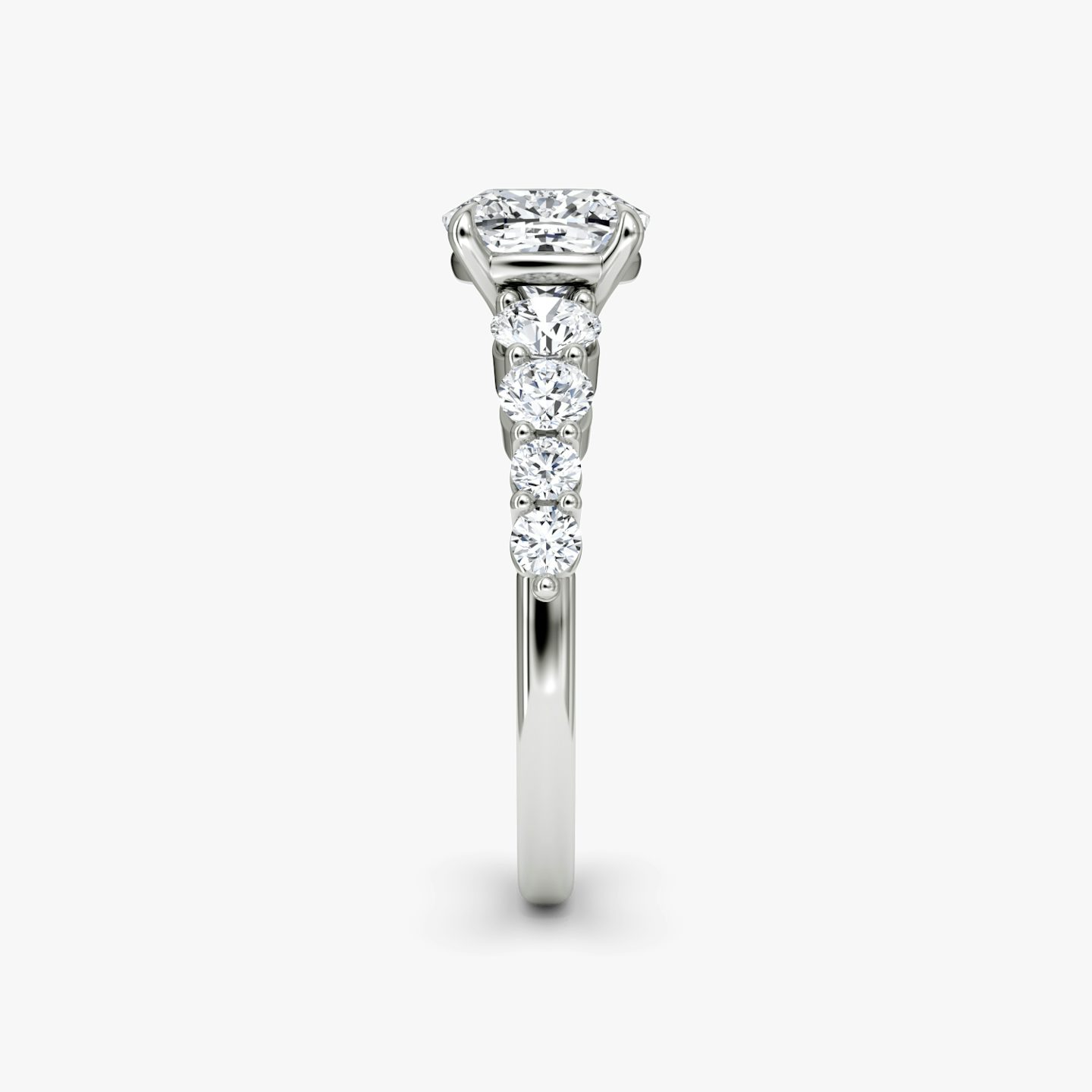 Bague de fiançailles Graduated | Pavé Coussin | 18k | Or blanc 18 carats | Orientation du diamant: vertical | Poids en carats: Voir le stock total