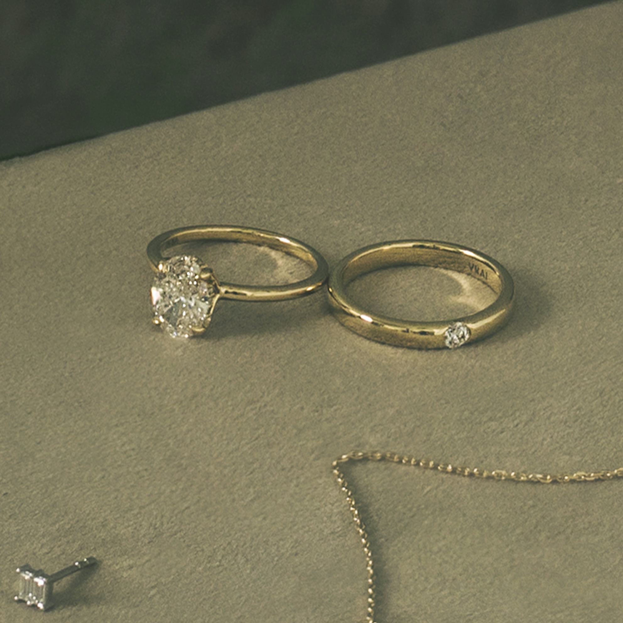 The Floating Solitaire Engagement Ring | VRAI