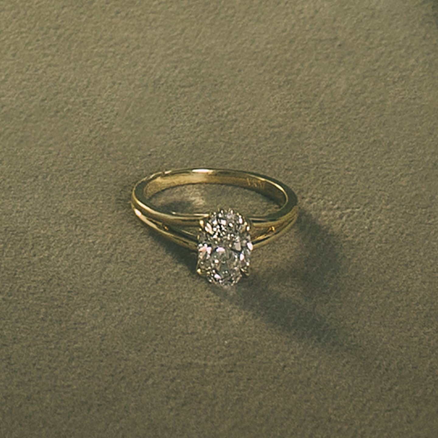 The Floating Split Band | Oval | 18k | 18k Yellow Gold | Band: Plain | Diamond orientation: vertical | Carat weight: See full inventory