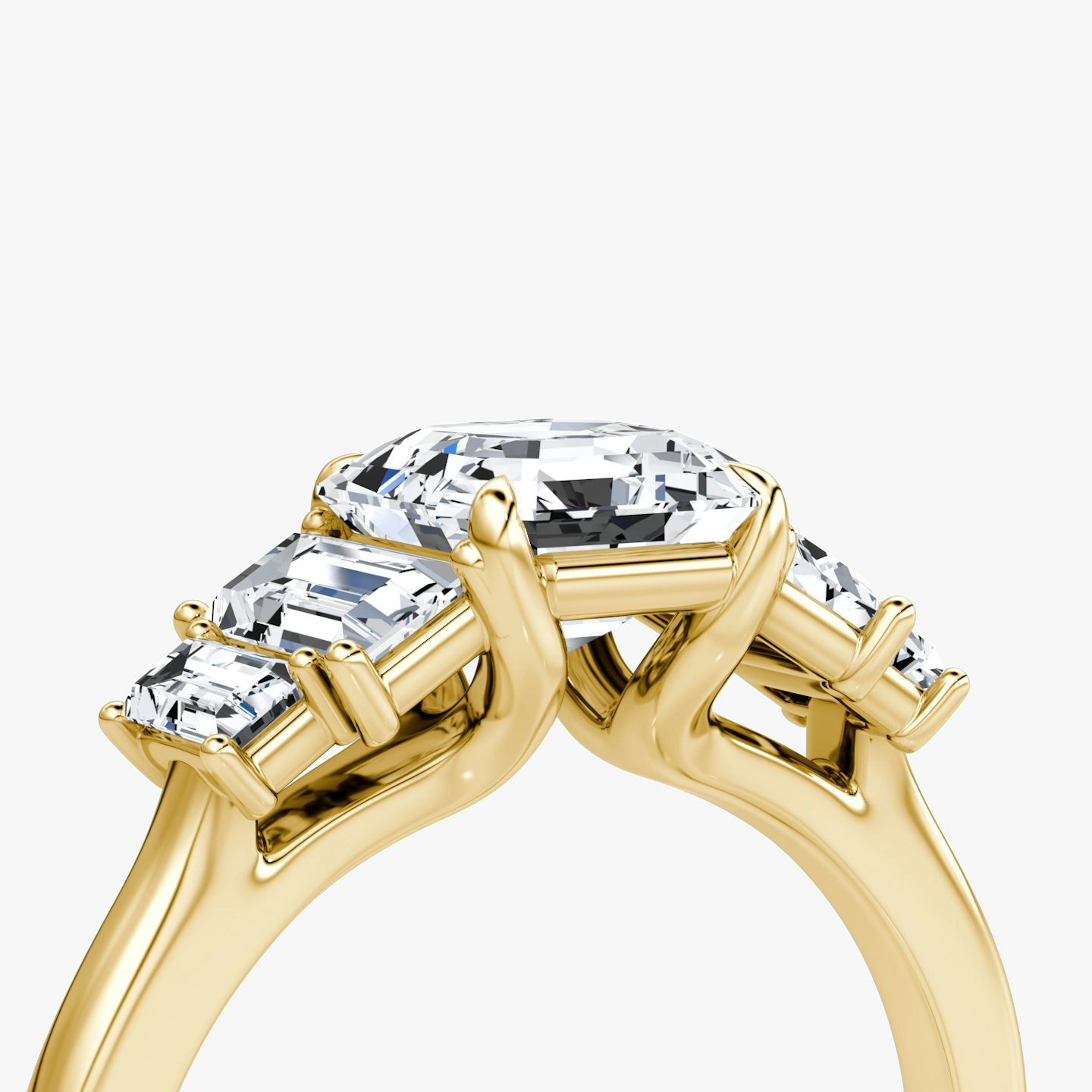 Anillo de compromiso Five Stone Heirloom | Asscher | 18k | Oro amarillo de 18 quilates | Orientación de diamante: vertical | Peso en quilates: Ver stock total