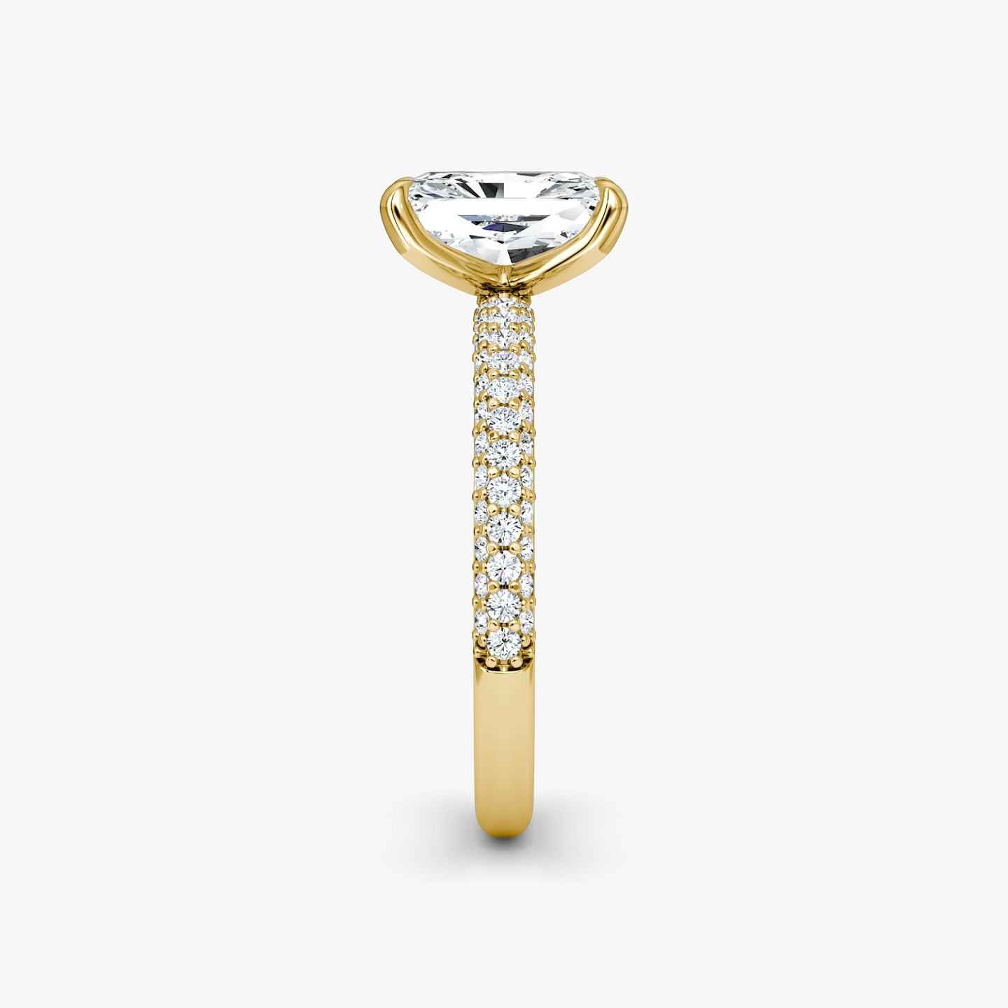 Anillo de compromiso Pavé Dome | Radiante | 18k | Oro amarillo de 18 quilates | Orientación de diamante: vertical | Peso en quilates: Ver stock total