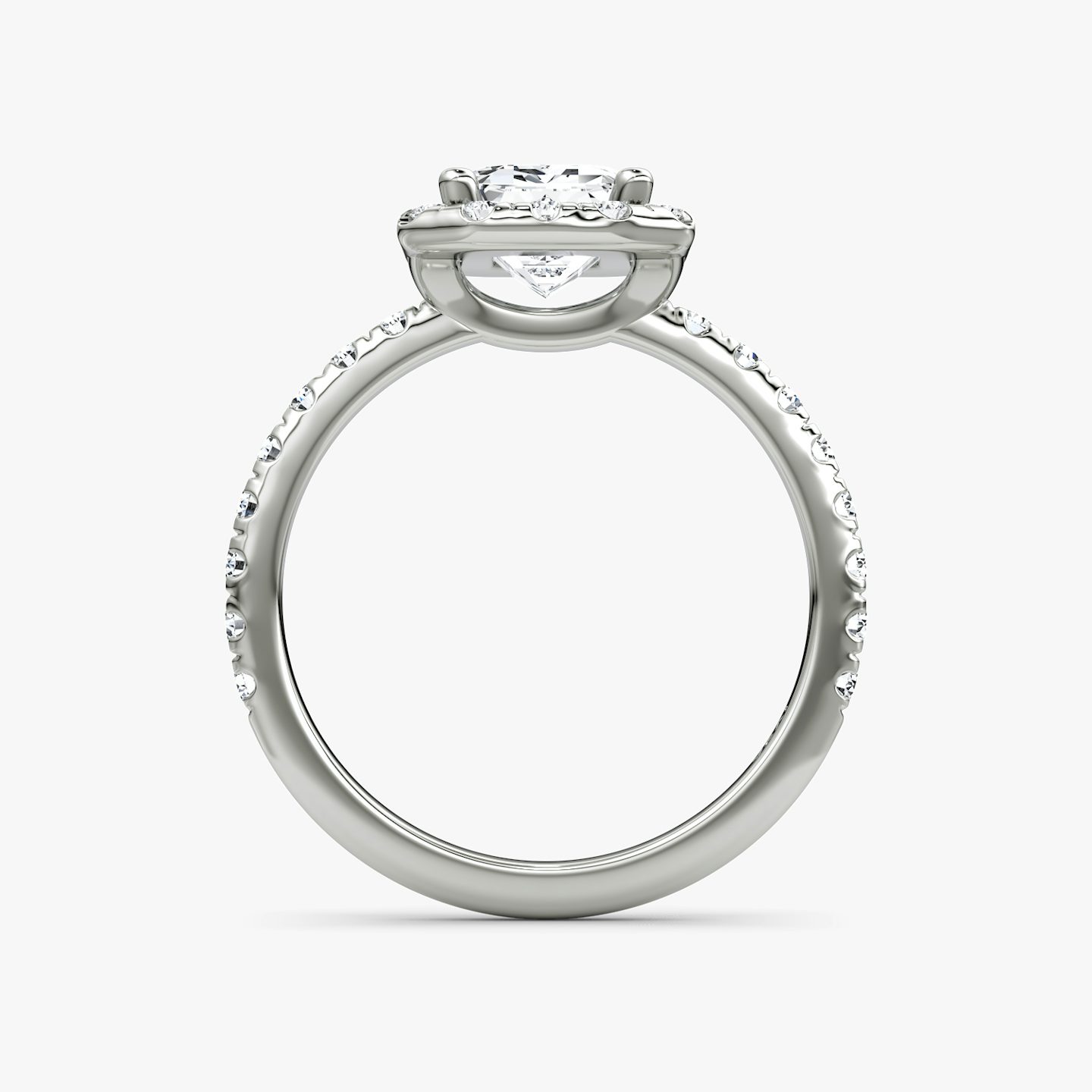 Halo | Emerald | Platin | Halo: Large | Ring: Pavé | Diamantausrichtung: vertical | Karatgewicht: Gesamtbestand ansehen
